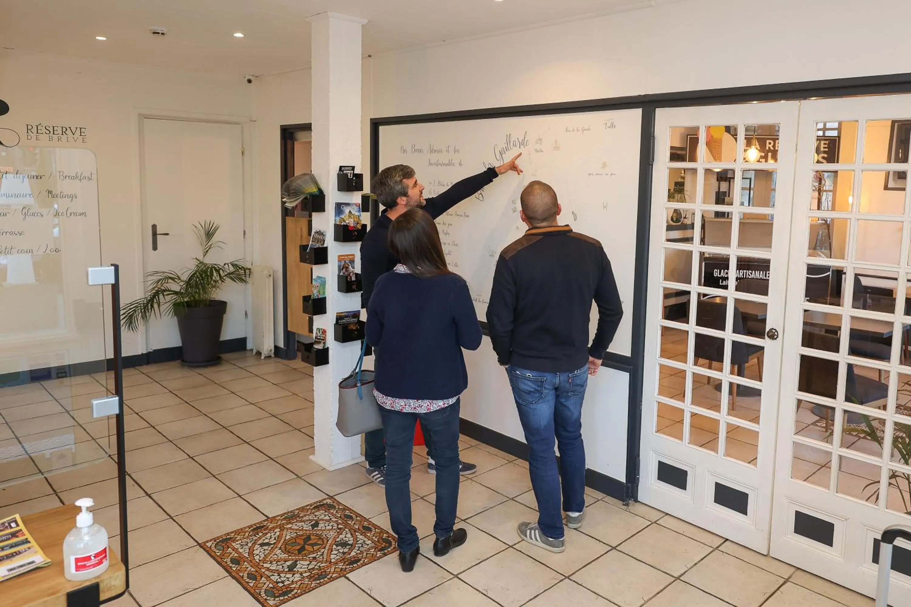 Lobby or reception in Hôtel La Réserve de Brive