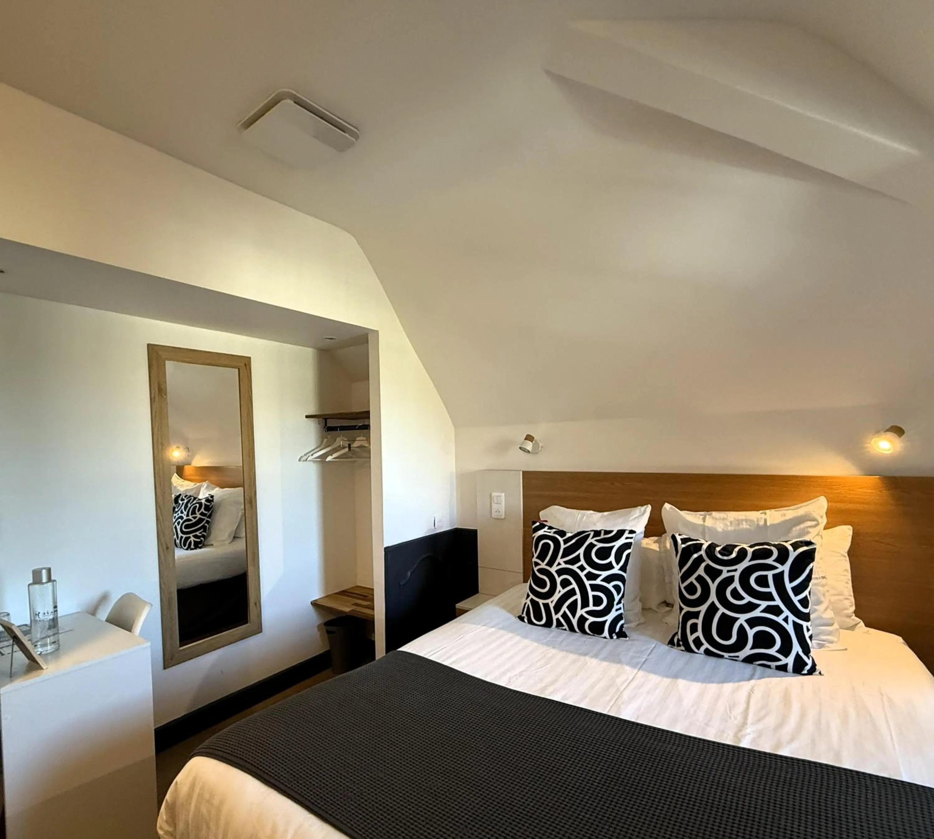 Bed in Hôtel La Réserve de Brive