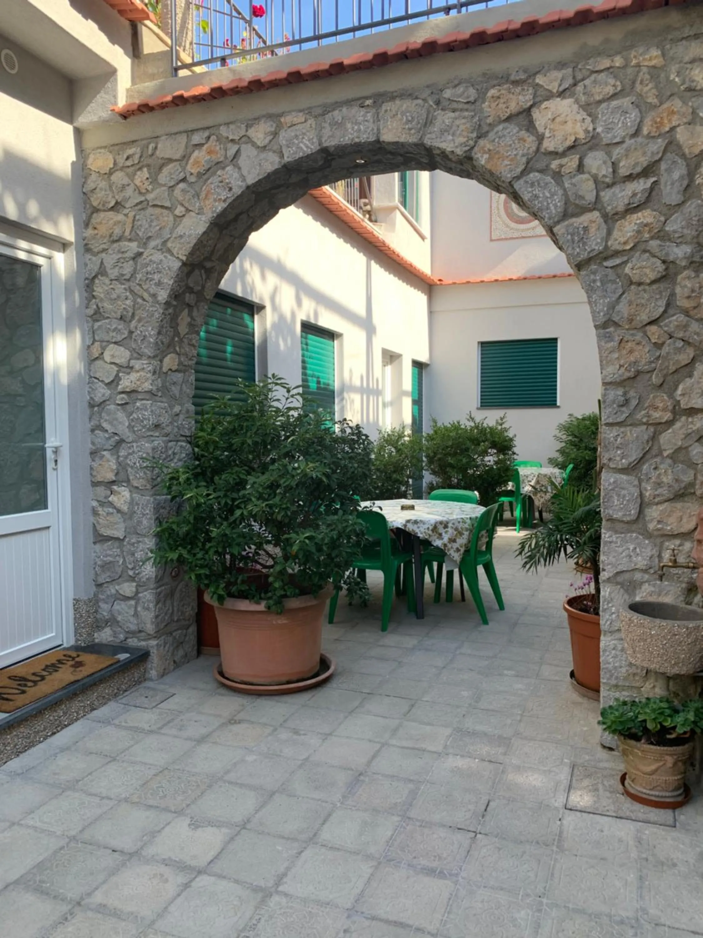 Facade/entrance in Hedera Capri B&B