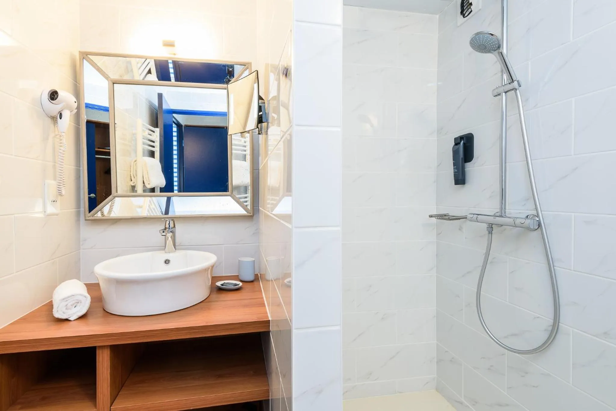 Shower in Baya Hotel