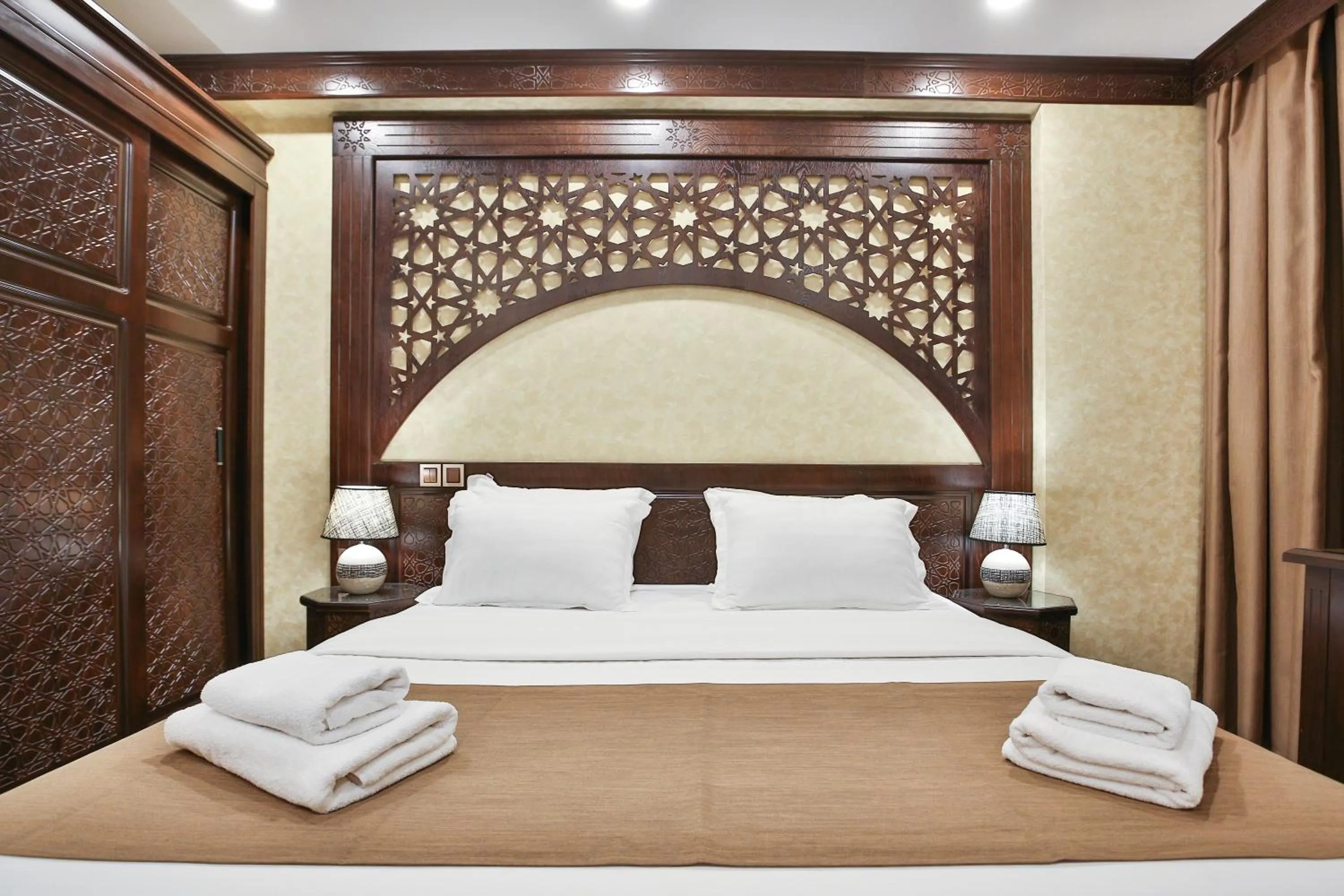 Photo of the whole room, Bed in Orient Star Varahsha