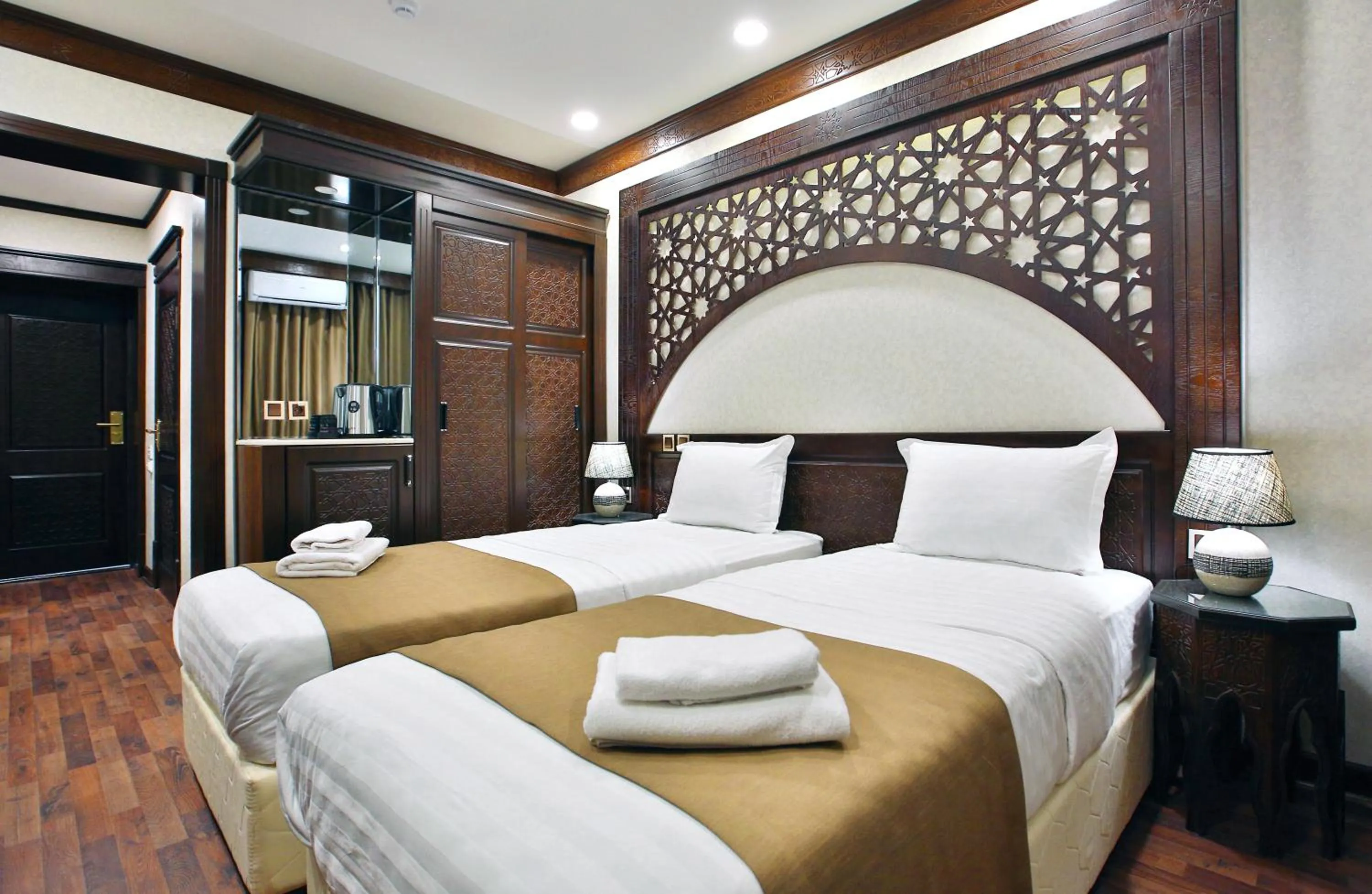 Photo of the whole room, Bed in Orient Star Varahsha