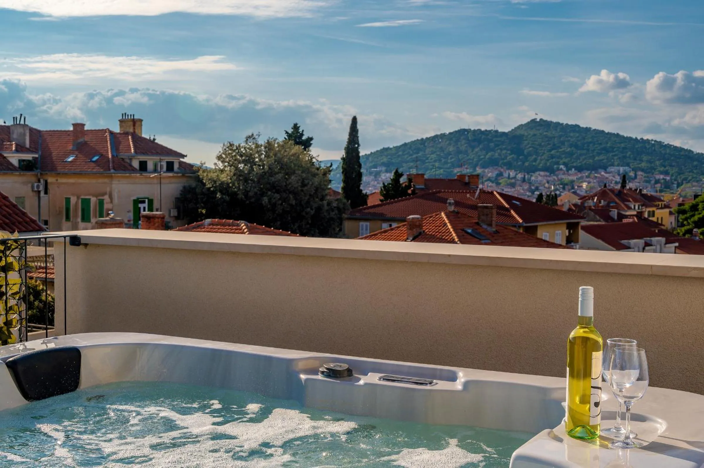 Hot Tub in Seven Seas Residence