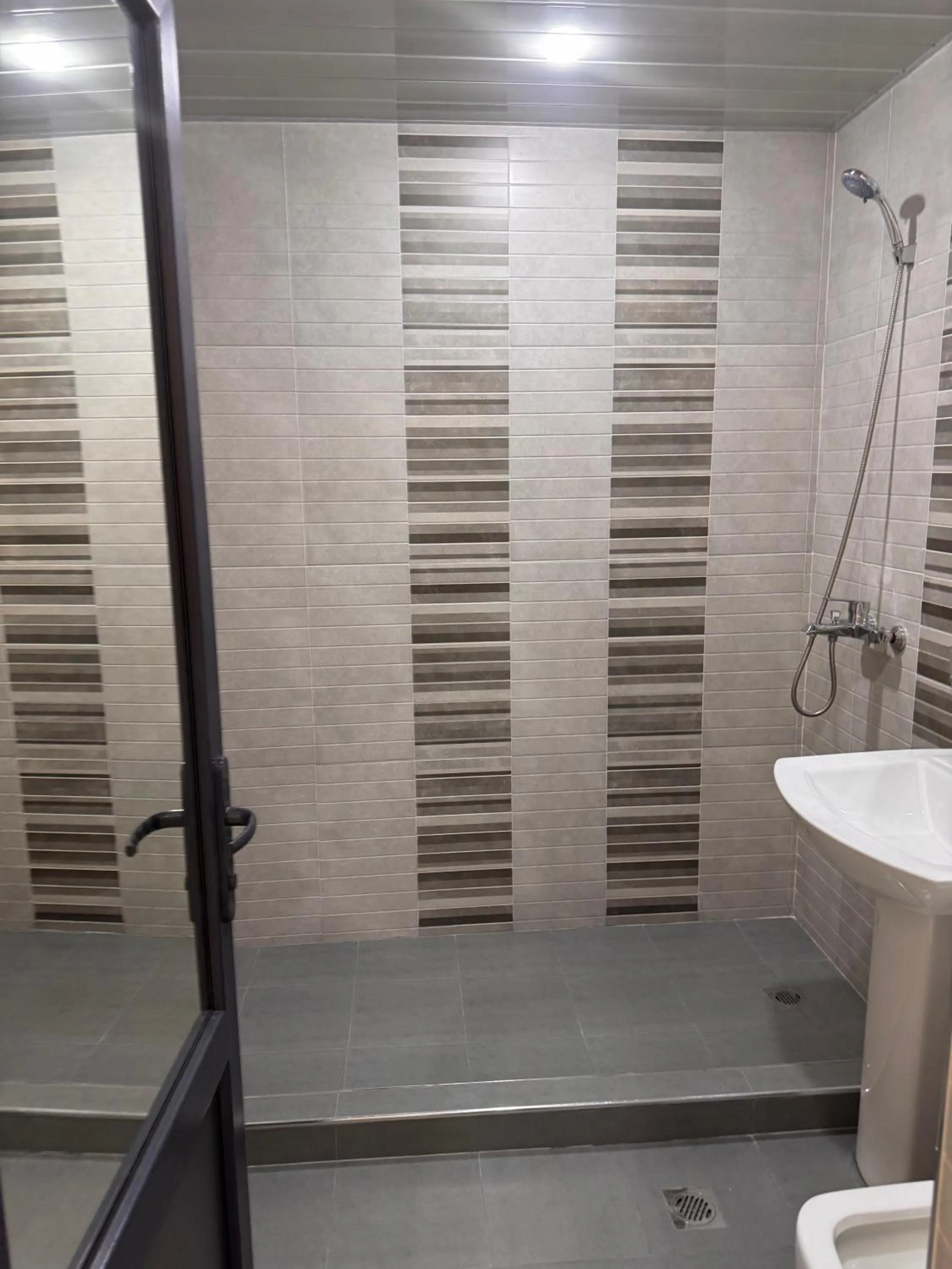 Shower in Red Hotel Yerevan Center