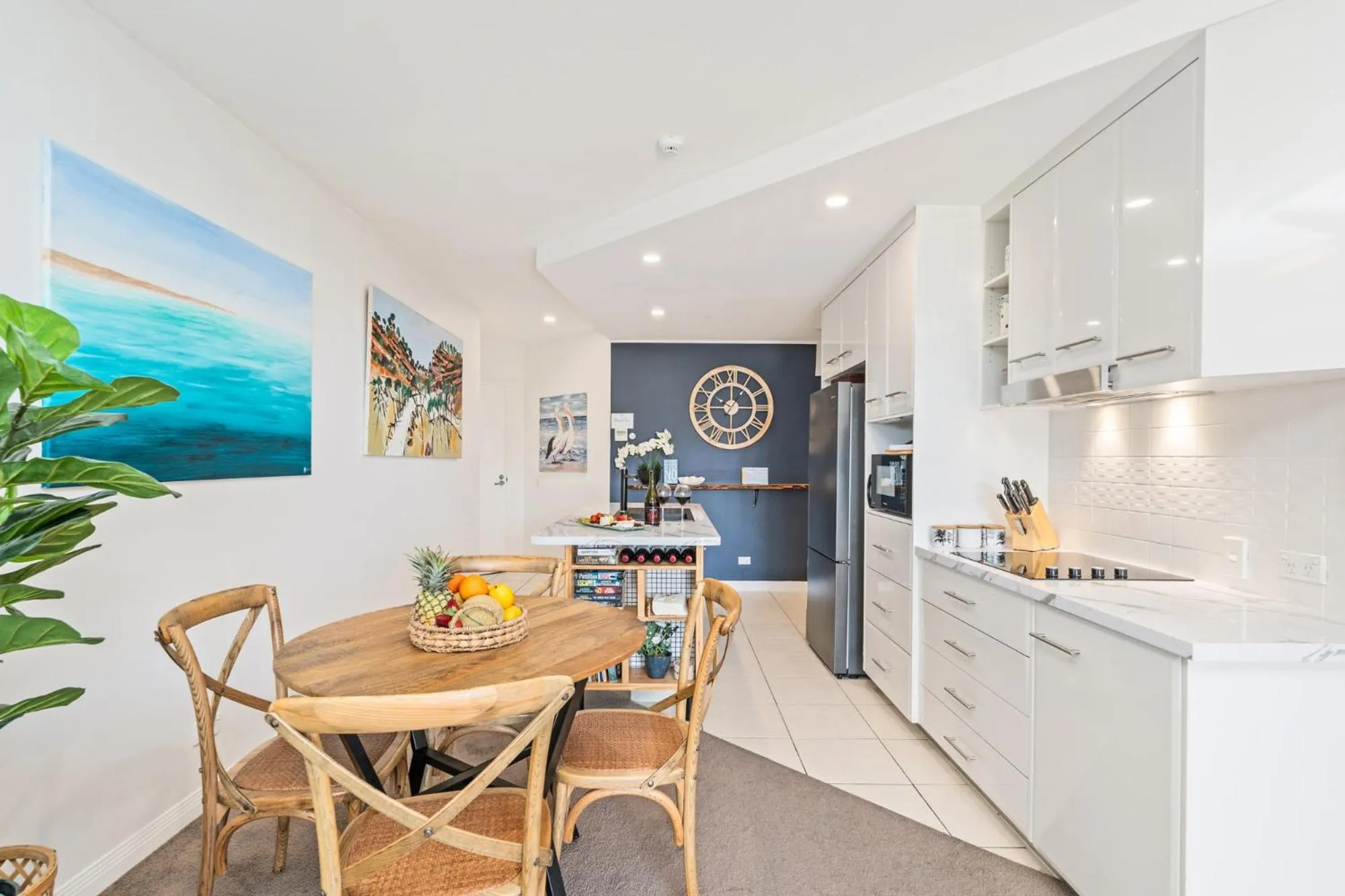 Kitchen or kitchenette in Tingeera Beachfront Apartments