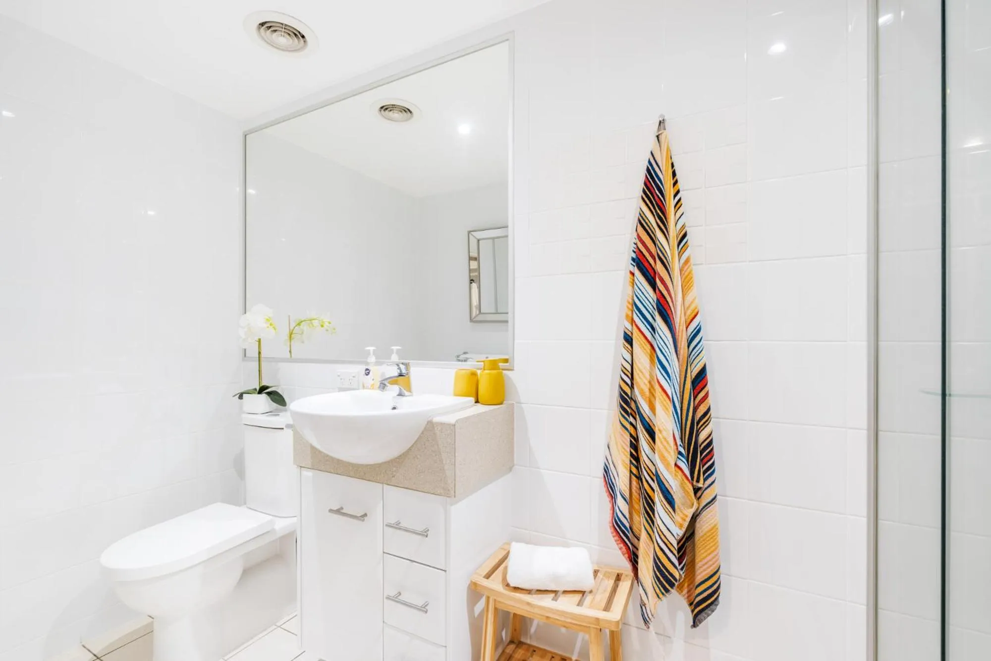 Bathroom in Tingeera Beachfront Apartments