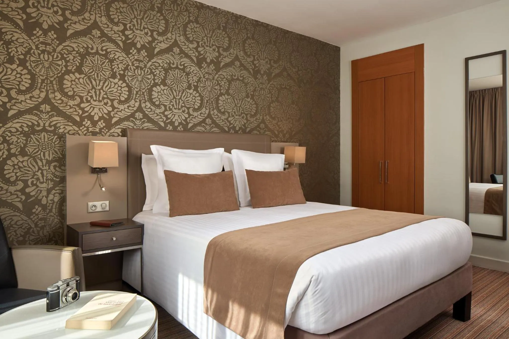 Bedroom, Bed in Timhotel Opéra Blanche Fontaine