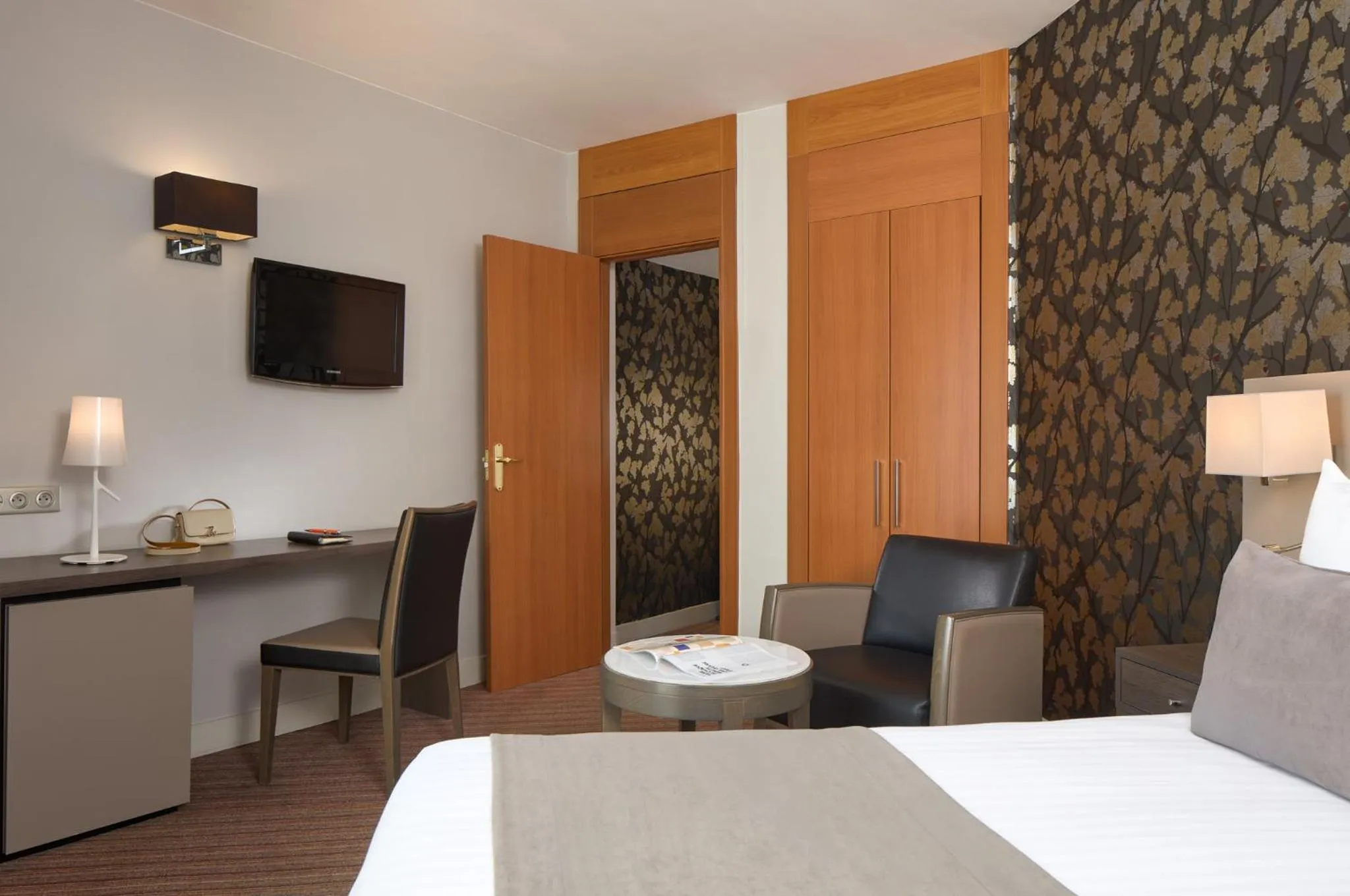 Bedroom, Bed in Timhotel Opéra Blanche Fontaine