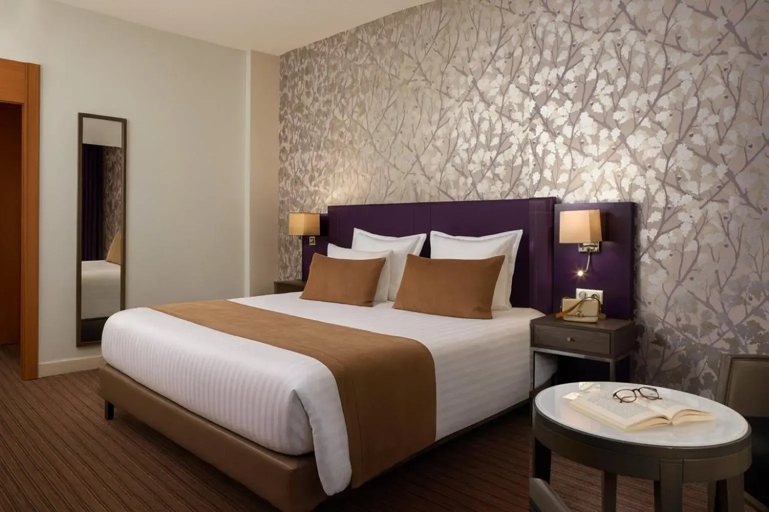 Bedroom, Bed in Timhotel Opéra Blanche Fontaine Bedroom, Bed in Timhotel Opéra Blanche Fontaine