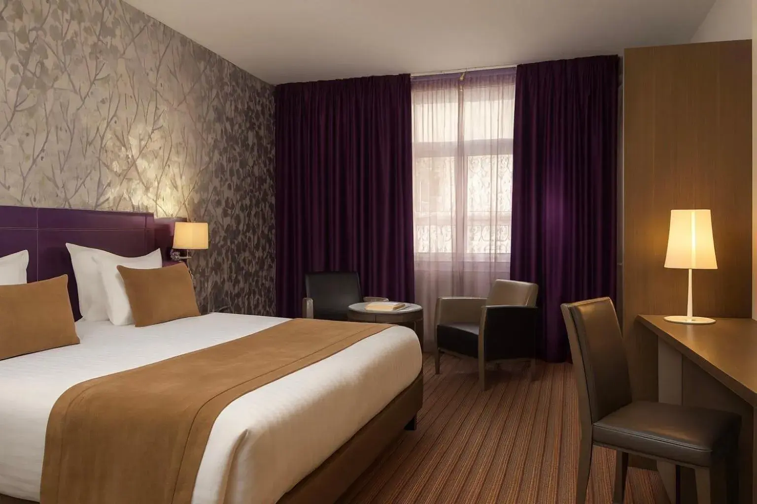 Bedroom, Bed in Timhotel Opéra Blanche Fontaine Bedroom, Bed in Timhotel Opéra Blanche Fontaine