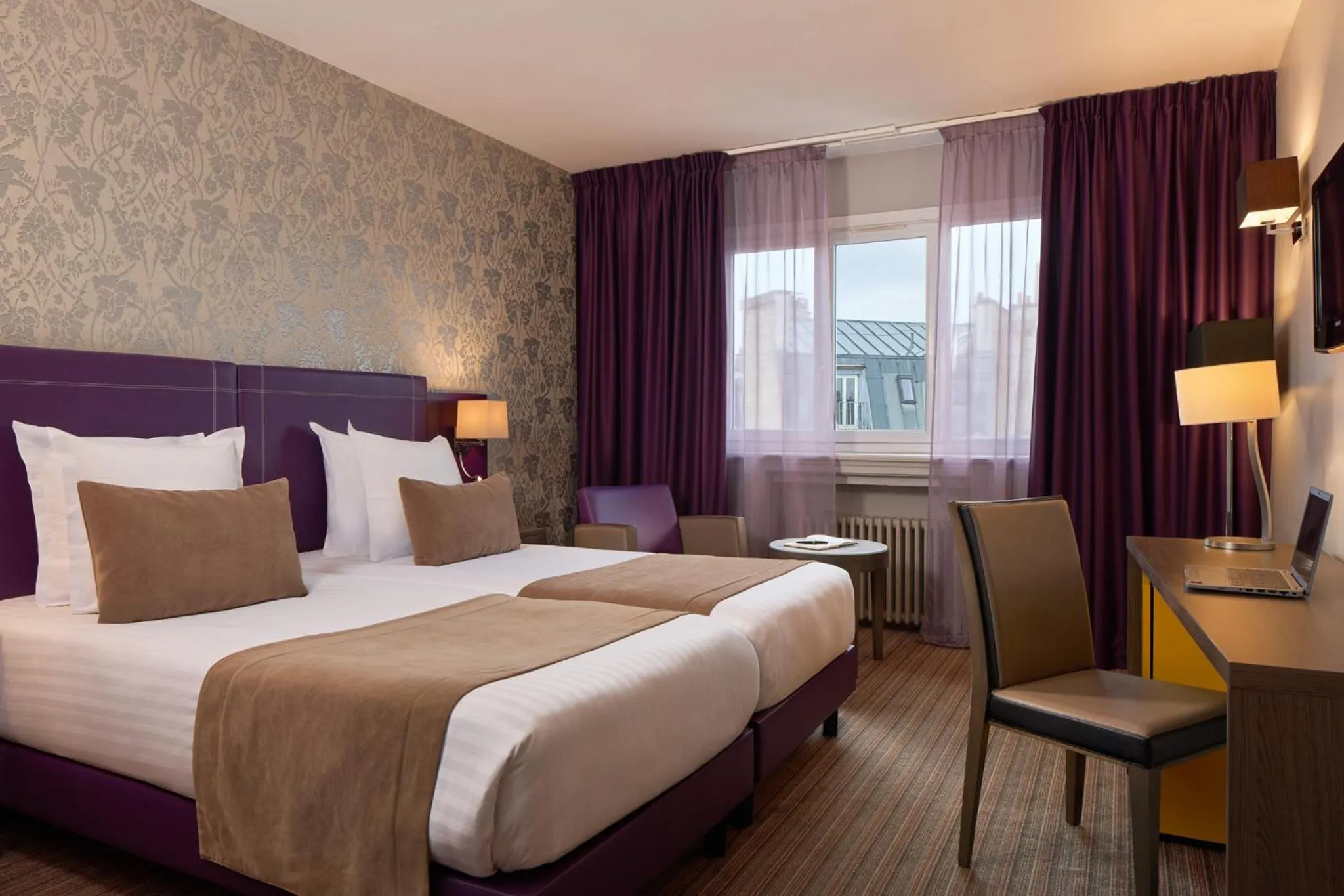 Bedroom, Bed in Timhotel Opéra Blanche Fontaine