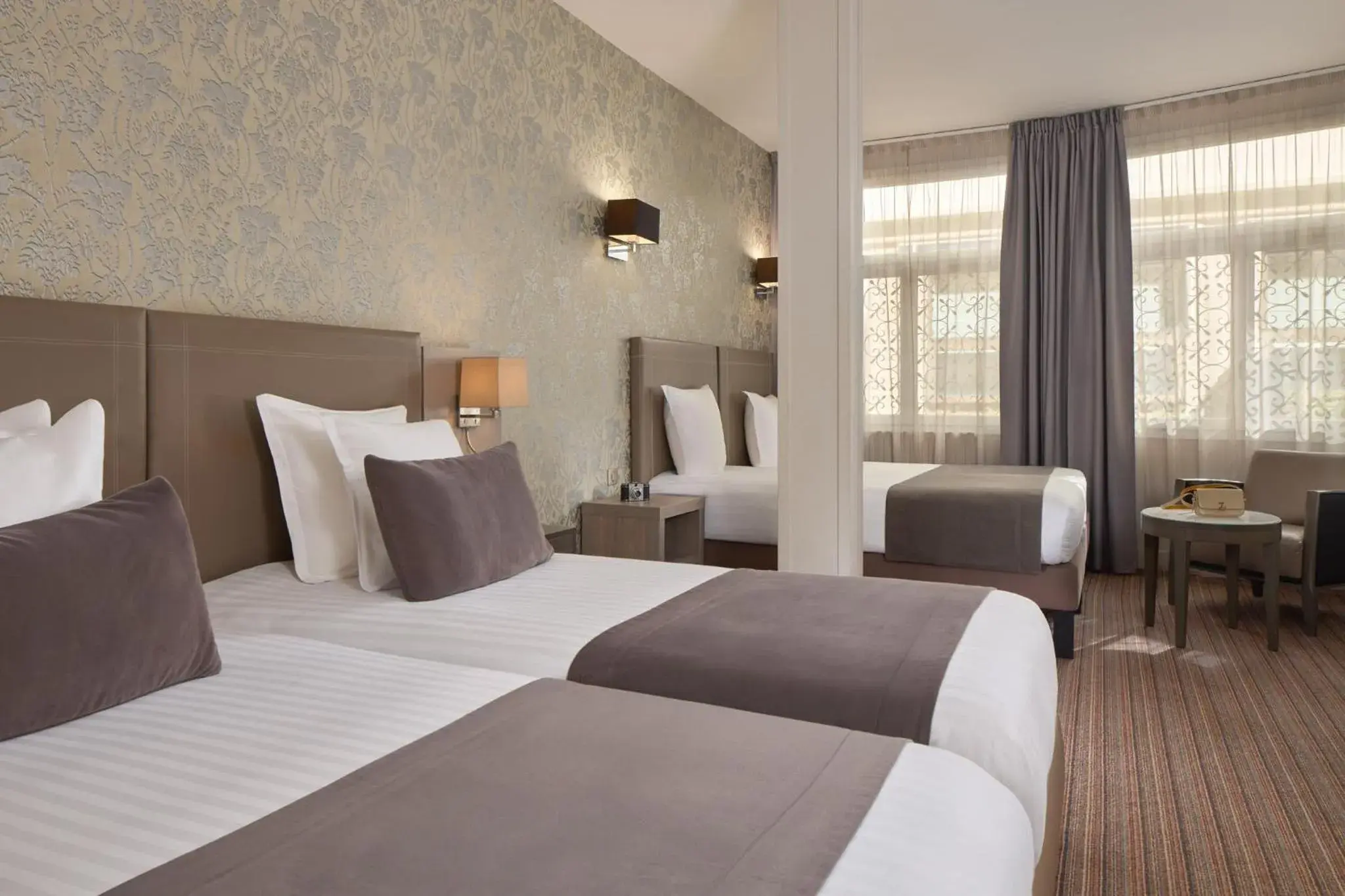 Quadruple Room in Timhotel Opéra Blanche Fontaine Quadruple Room in Timhotel Opéra Blanche Fontaine