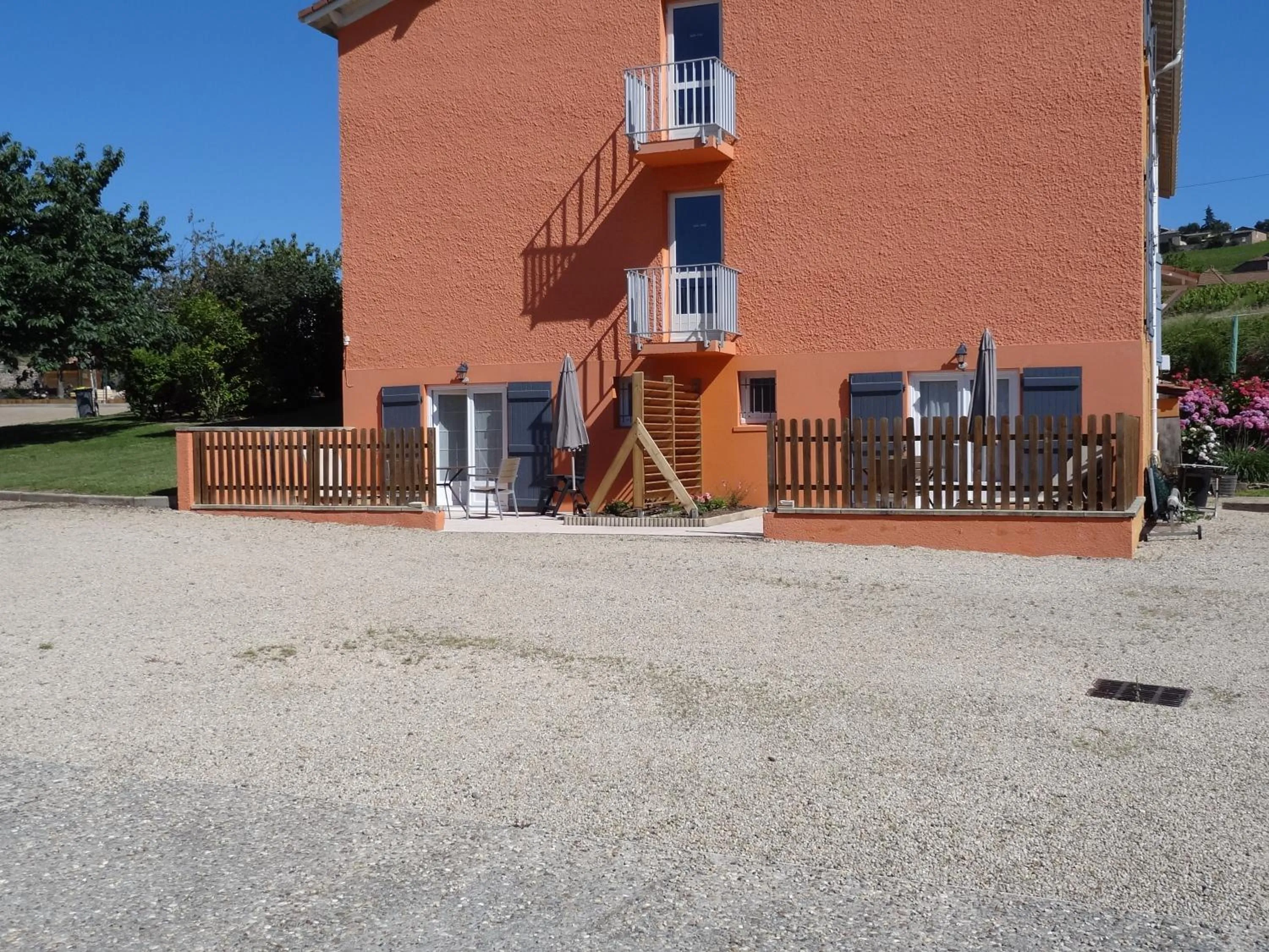 Balcony/Terrace in Hôtel des Vignes - Juliénas