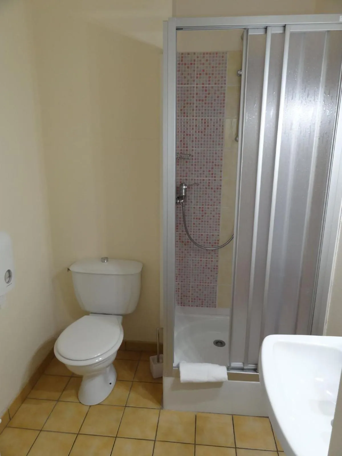 Bathroom in Hôtel des Vignes - Juliénas