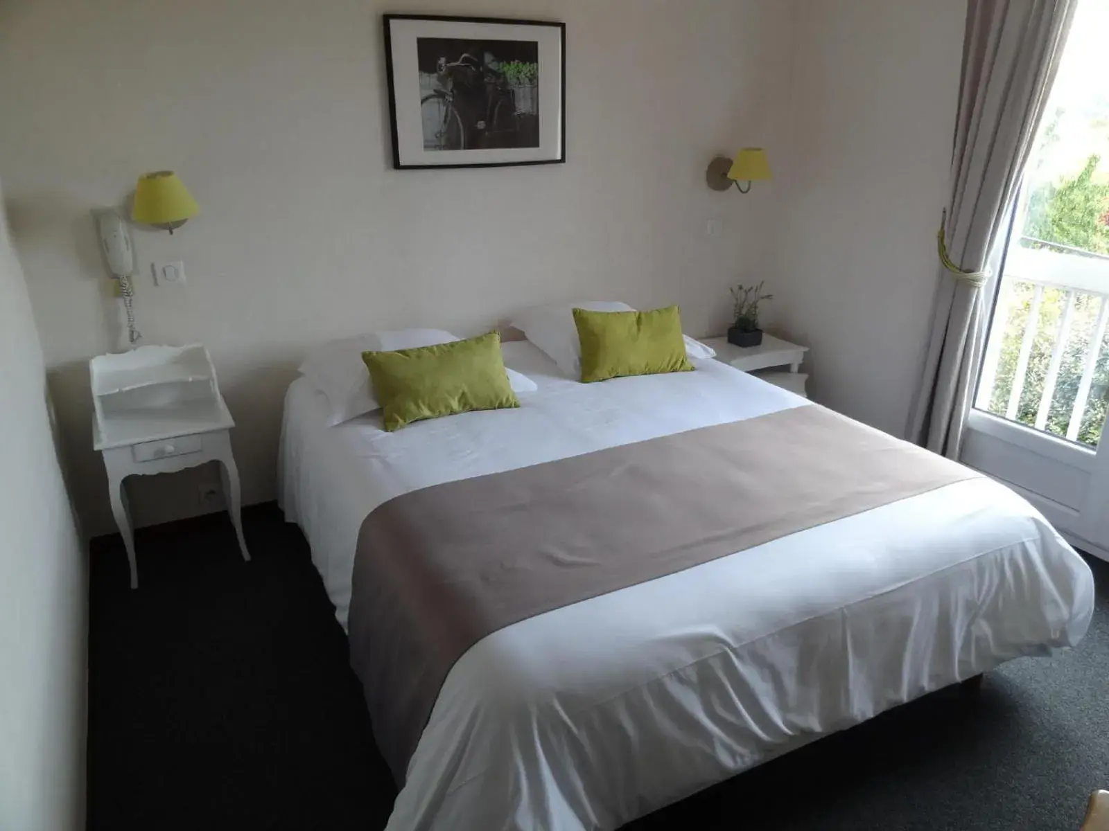 Grand Comfort Double Room in Hôtel des Vignes - Juliénas Grand Comfort Double Room in Hôtel des Vignes - Juliénas