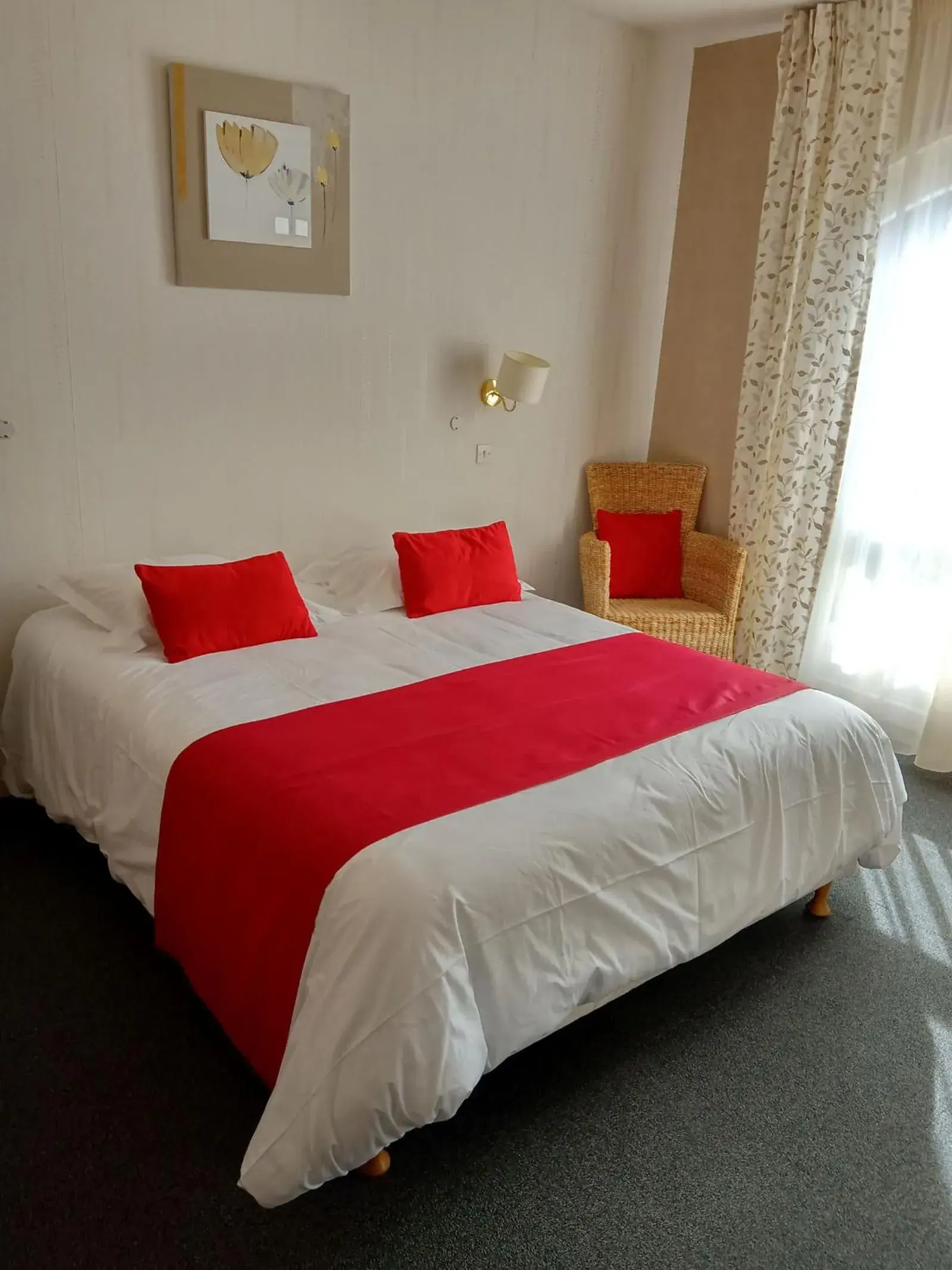 Double Room - Disability Access in Hôtel des Vignes - Juliénas Double Room - Disability Access in Hôtel des Vignes - Juliénas