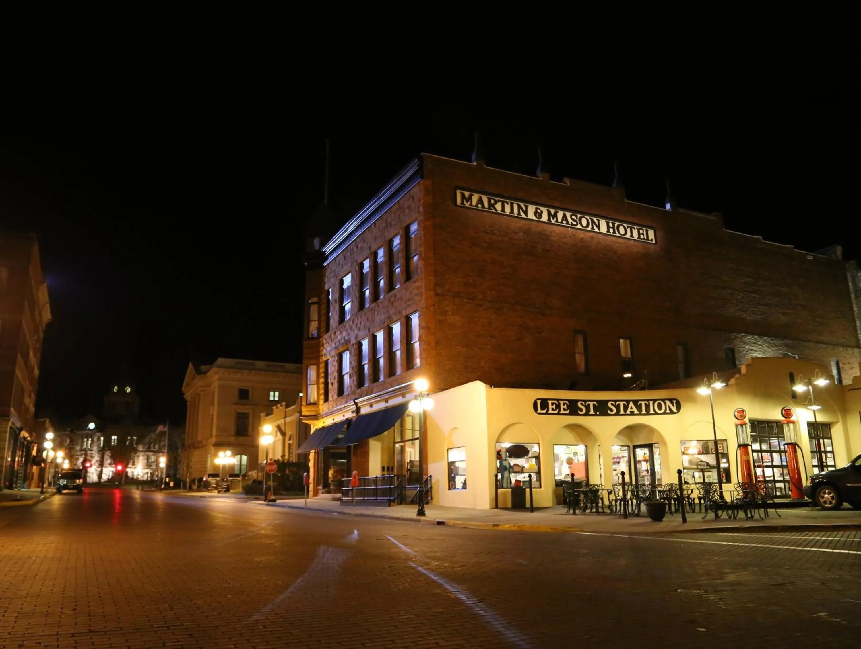 Facade/entrance in Martin & Mason Hotel