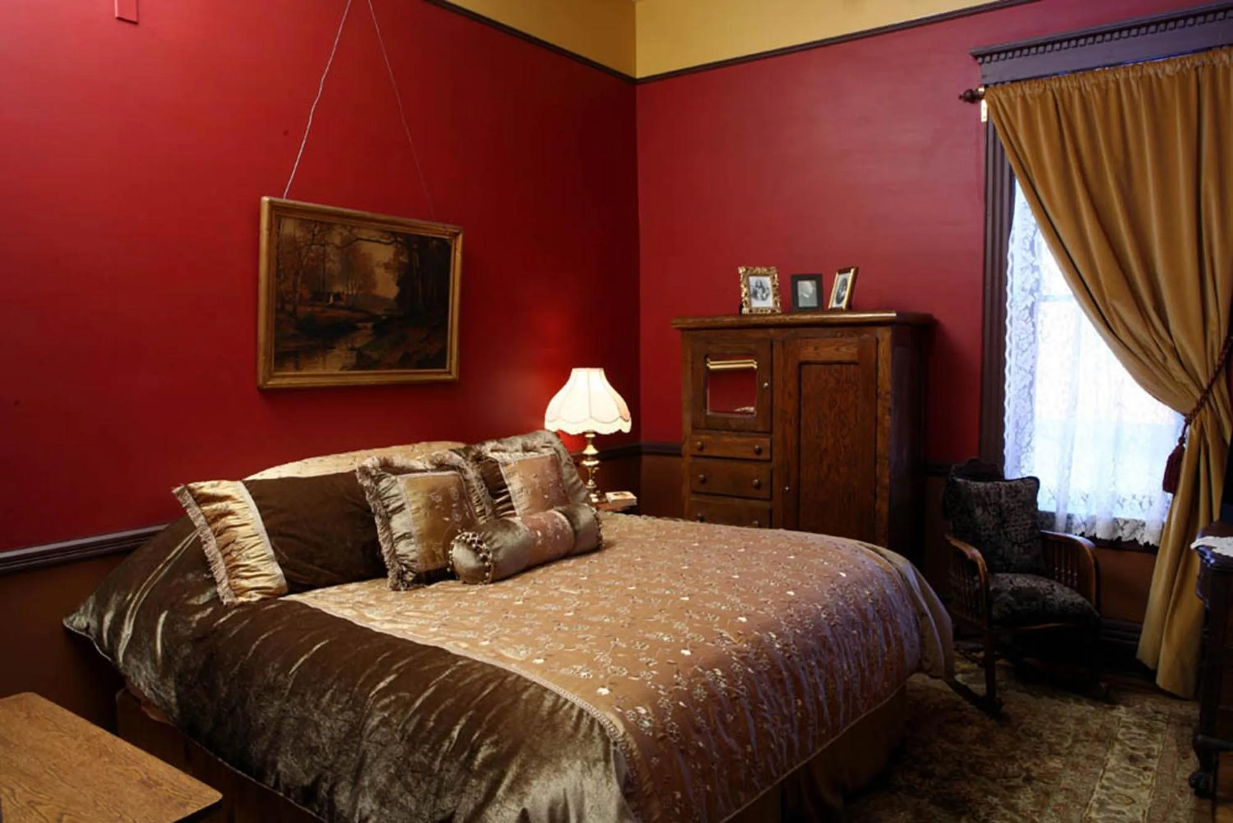 Bed in Martin & Mason Hotel