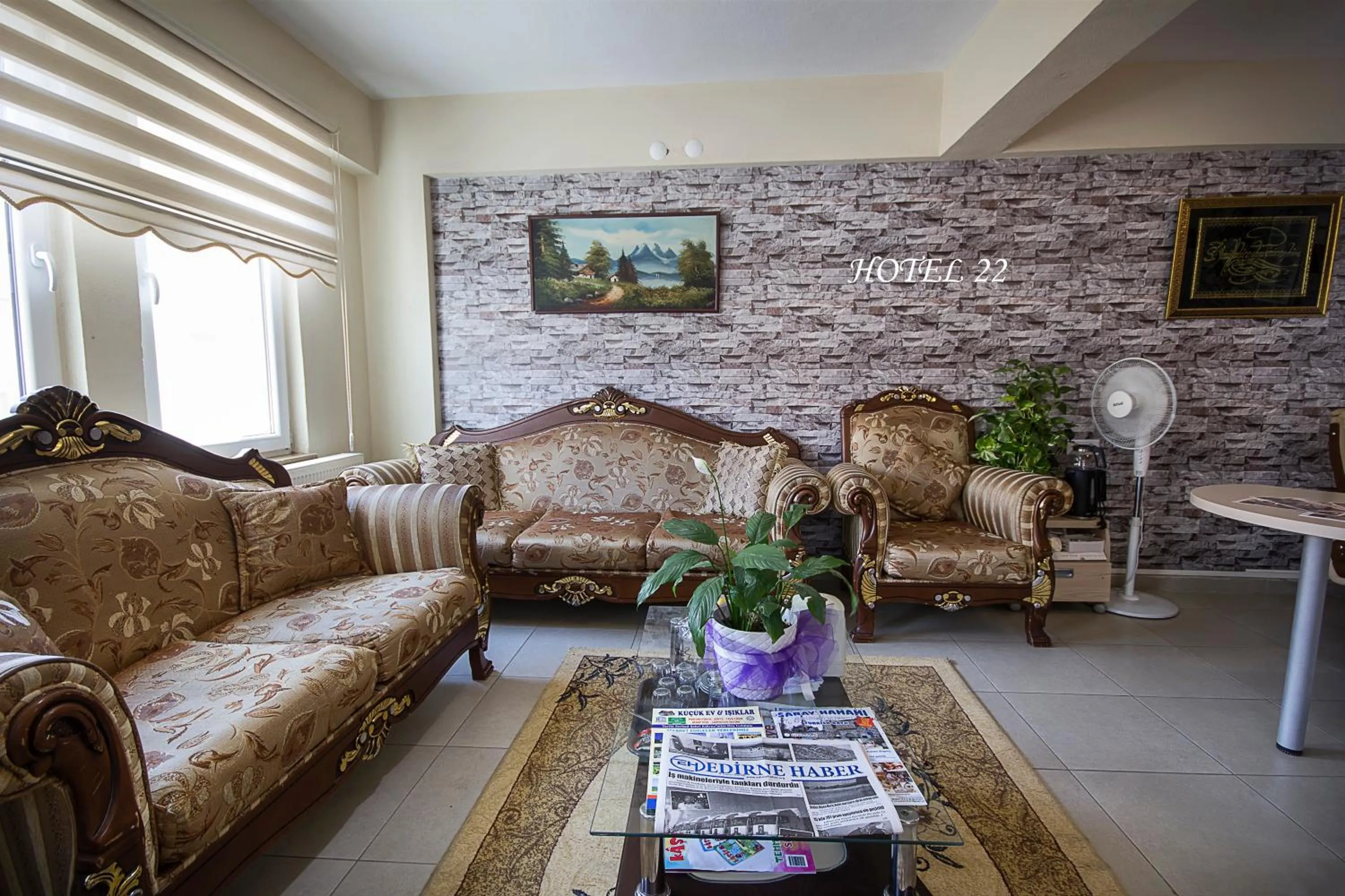 Communal lounge/ TV room in OTEL 22 EDiRNE