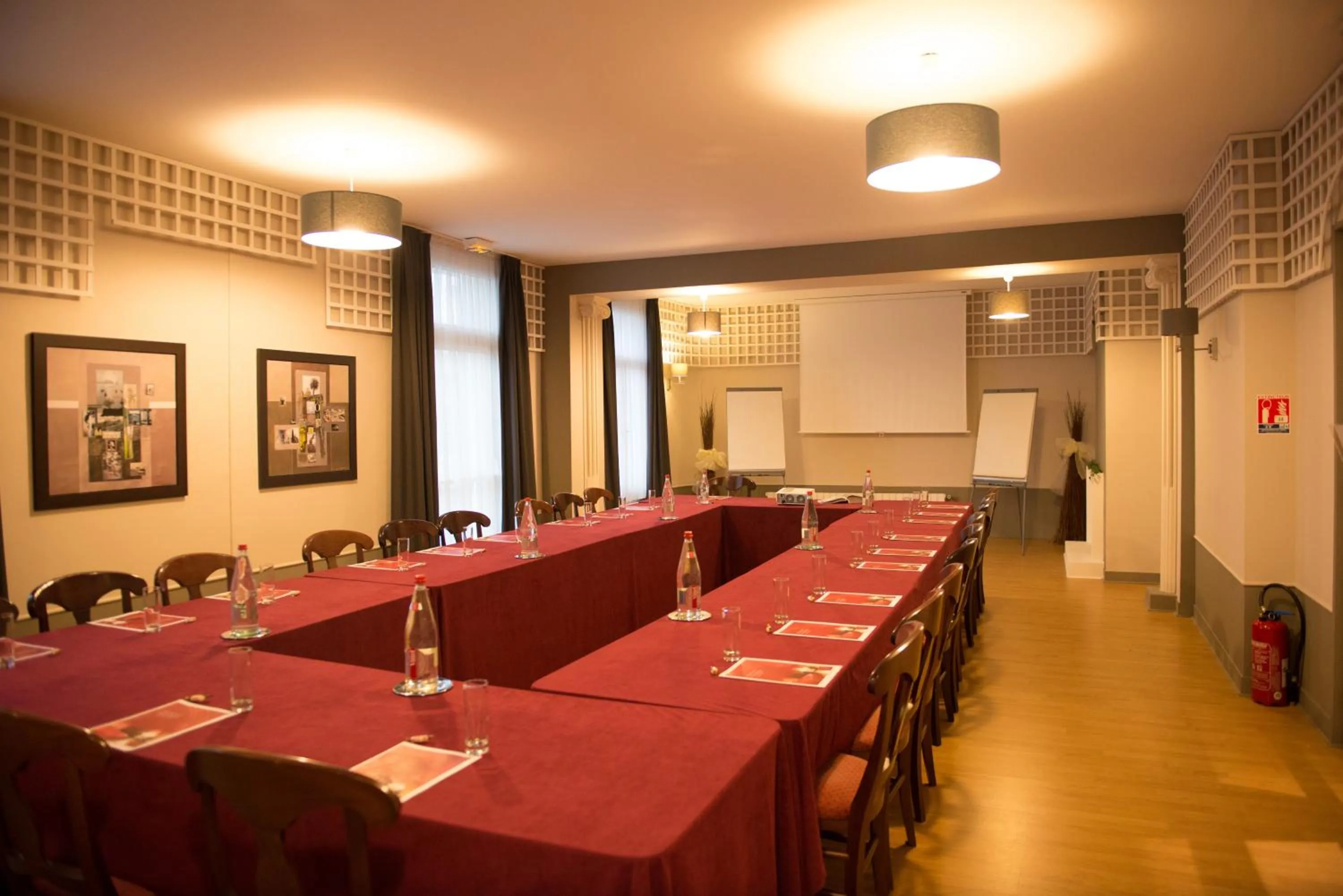 Business facilities in Hotel Regina & Spa