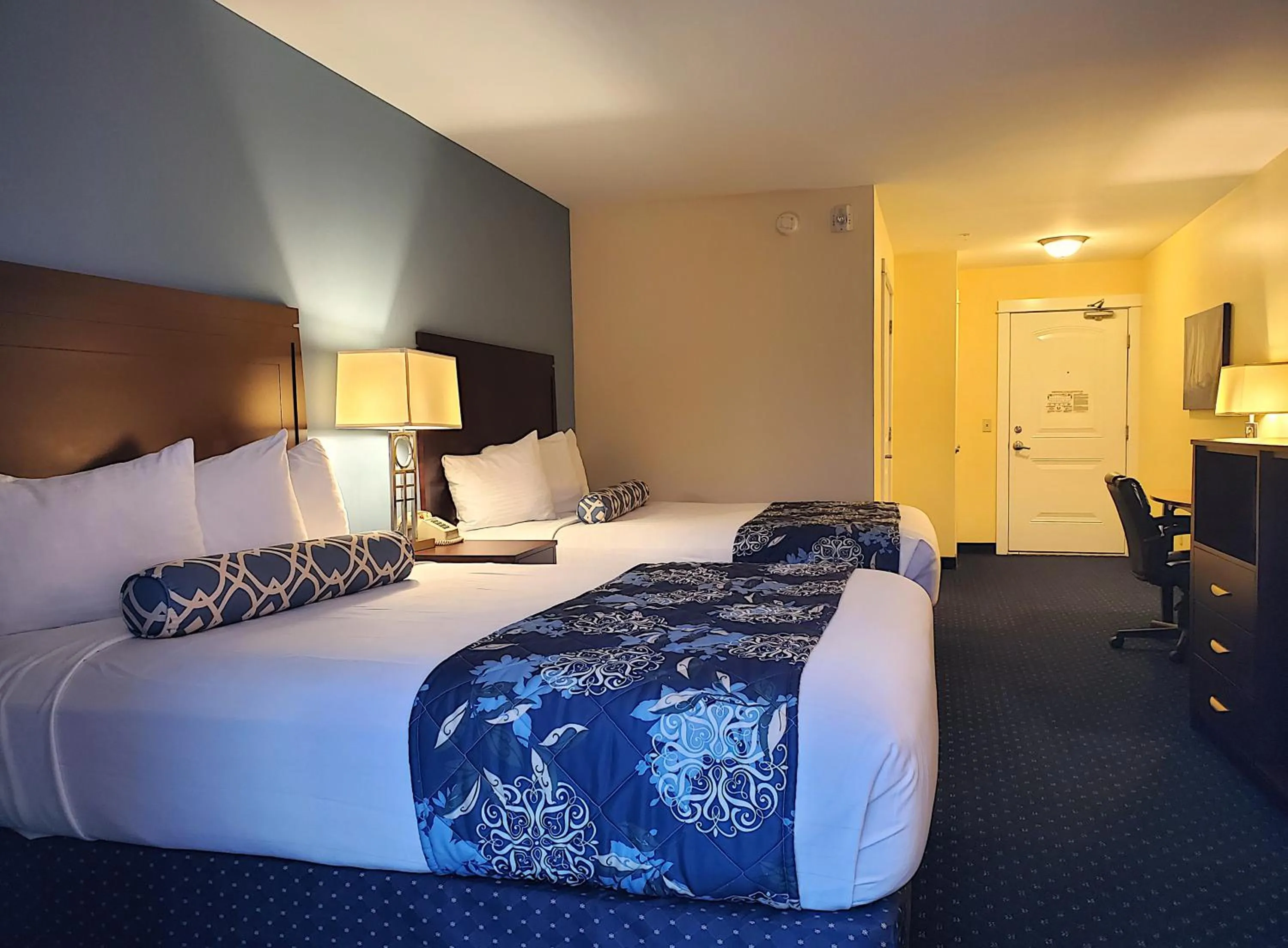 Photo of the whole room, Bed in Bar Harbor Manor