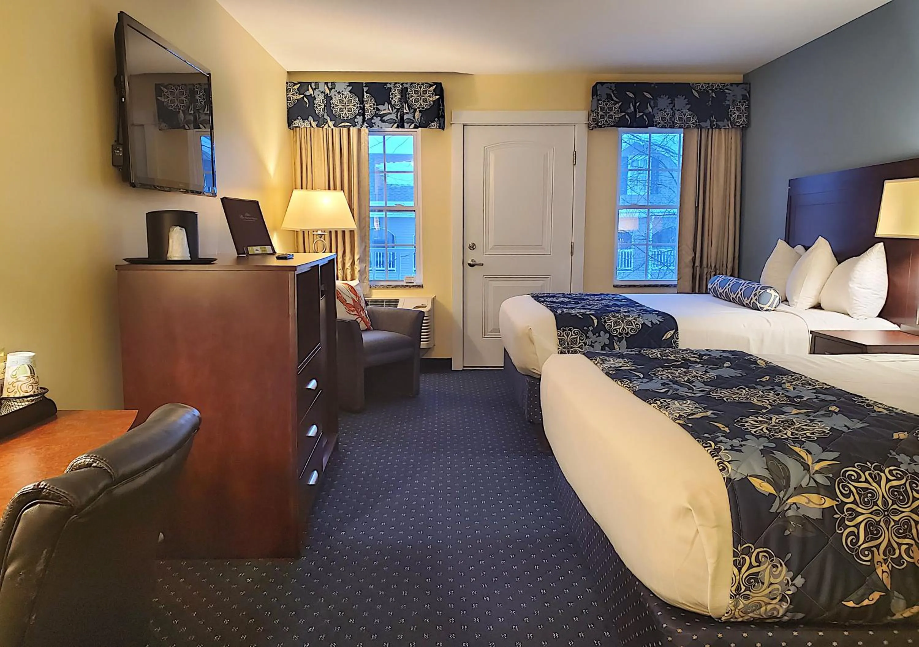Photo of the whole room, Bed in Bar Harbor Manor