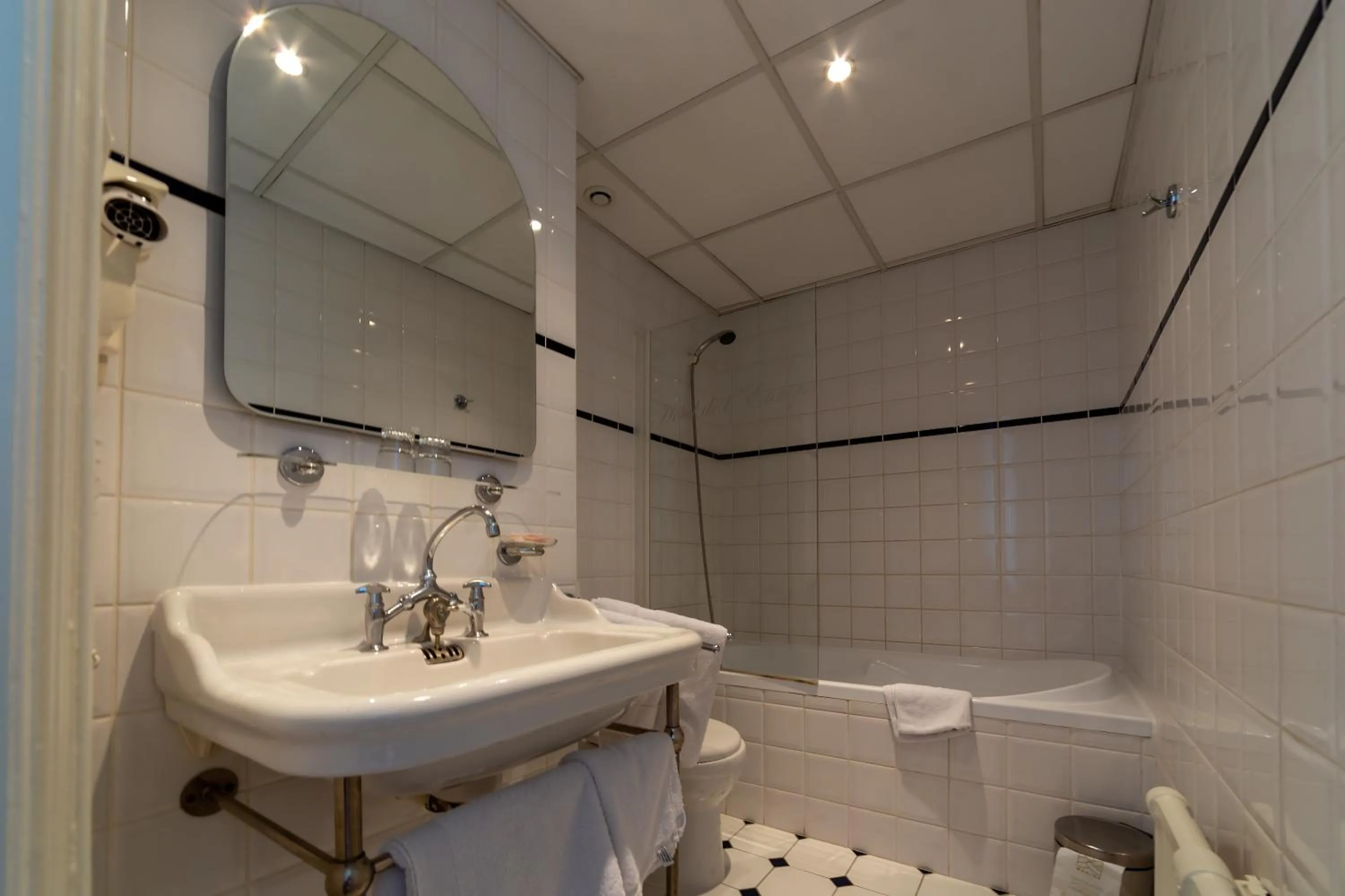 Bathroom in Hotel De L'Europe