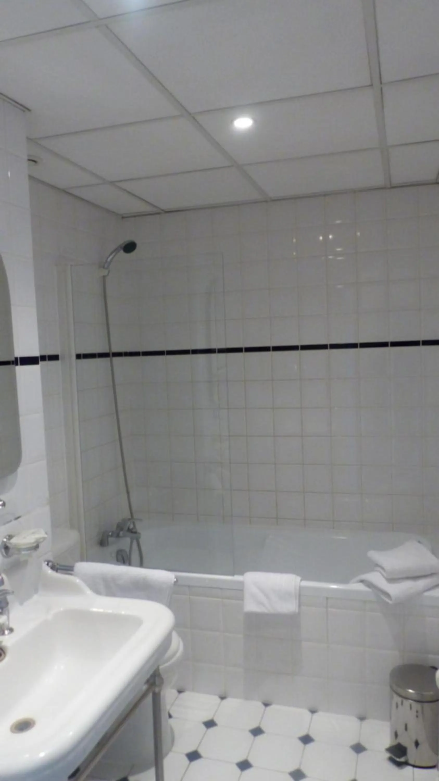 Bathroom in Hotel De L'Europe