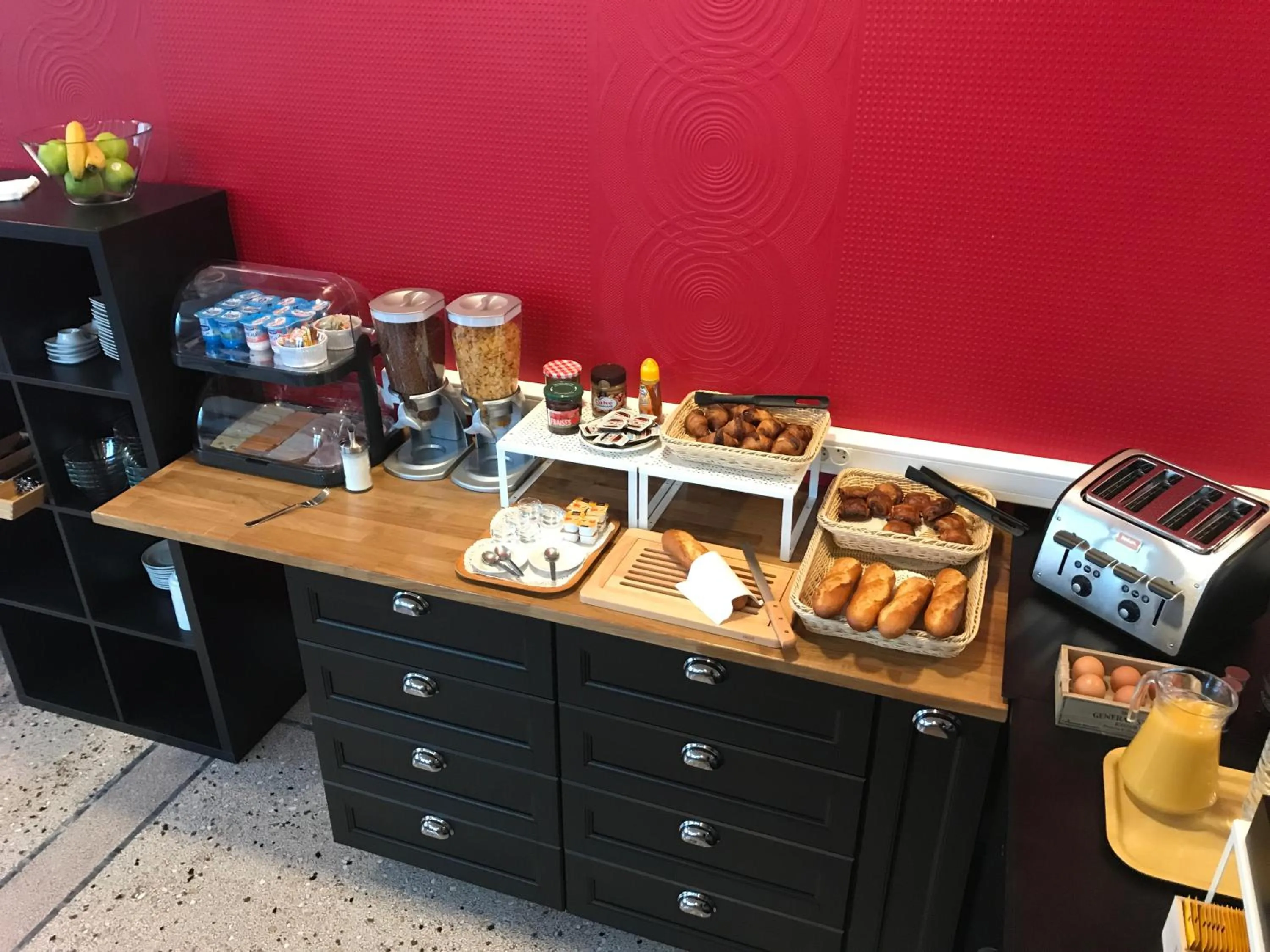 Buffet breakfast in Hotel De L'Europe