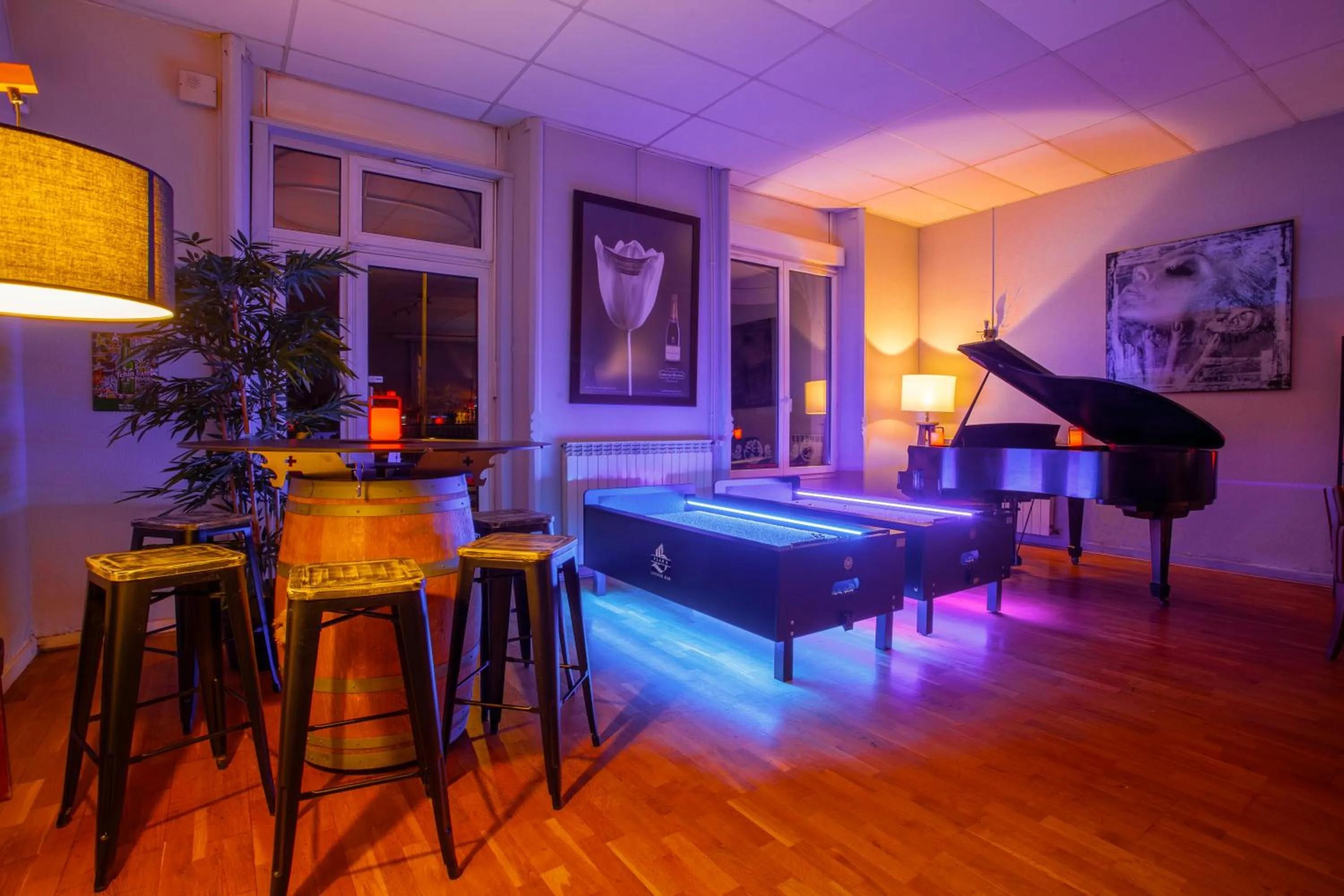 Lounge or bar, Bed in Providence Hotel