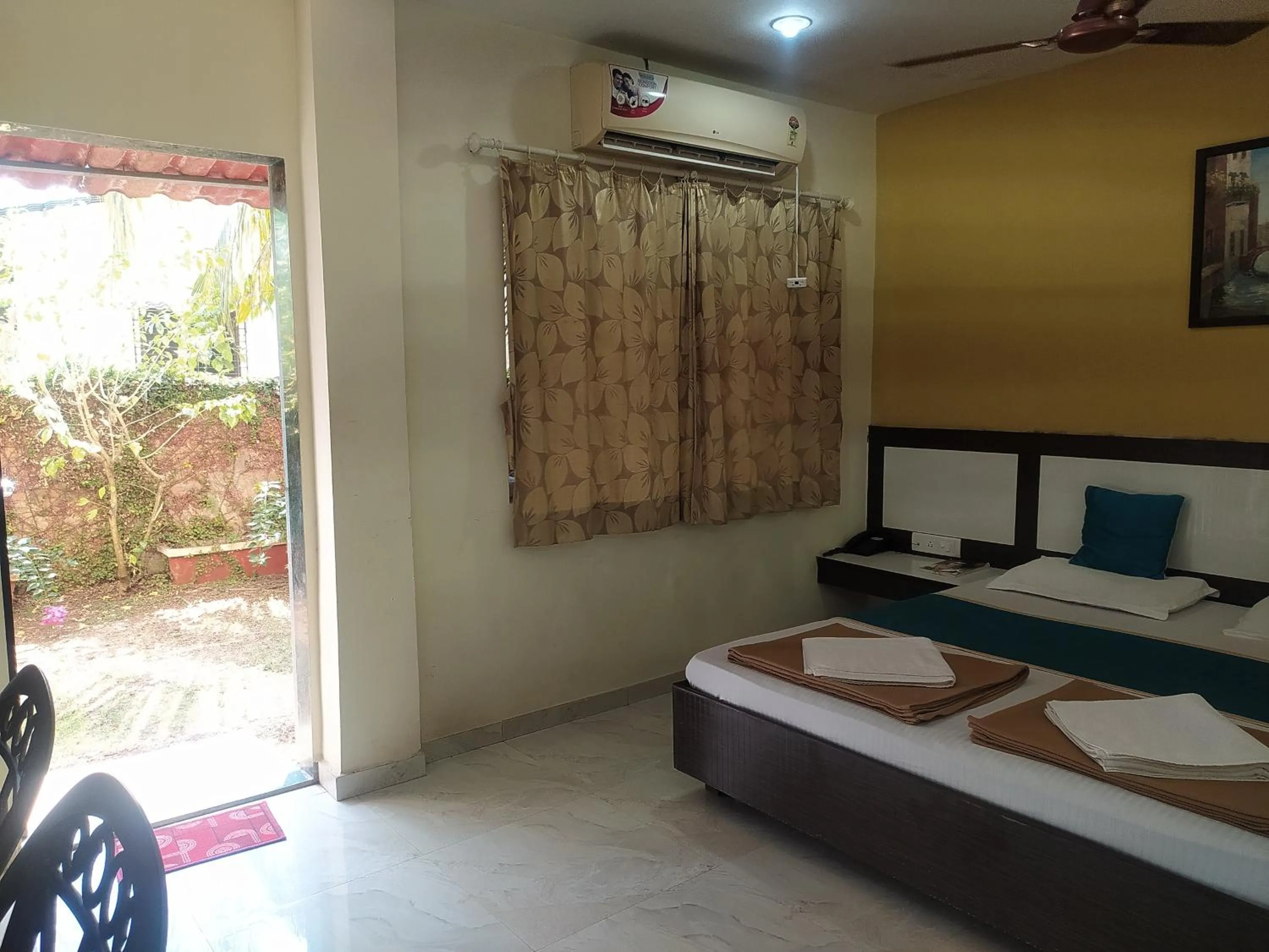 Bedroom, Bed in Sea Winds Hotel, Guhagar