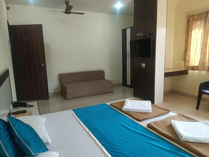 Bedroom, Bed in Sea Winds Hotel, Guhagar