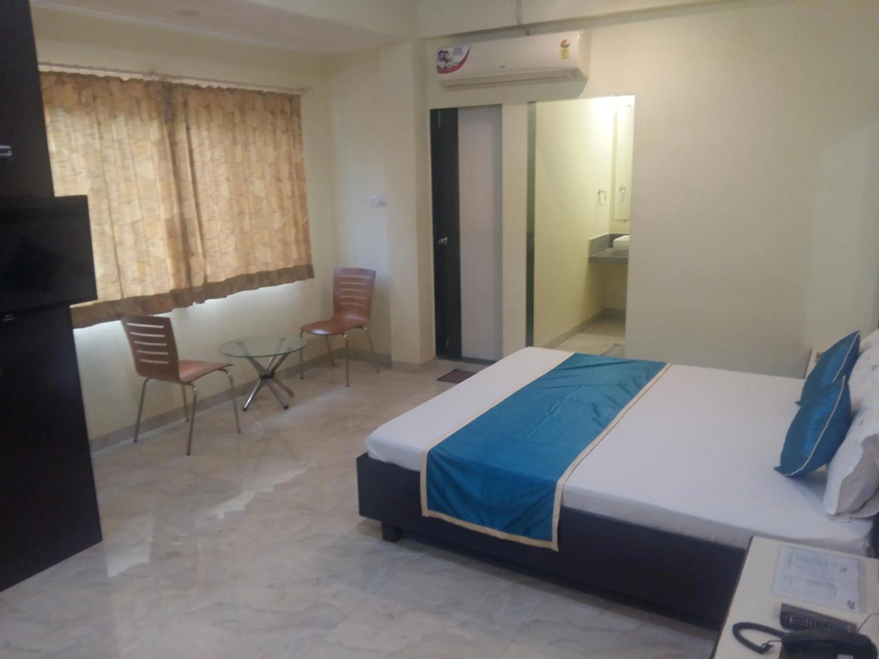 Photo of the whole room, Bed in Sea Winds Hotel, Guhagar