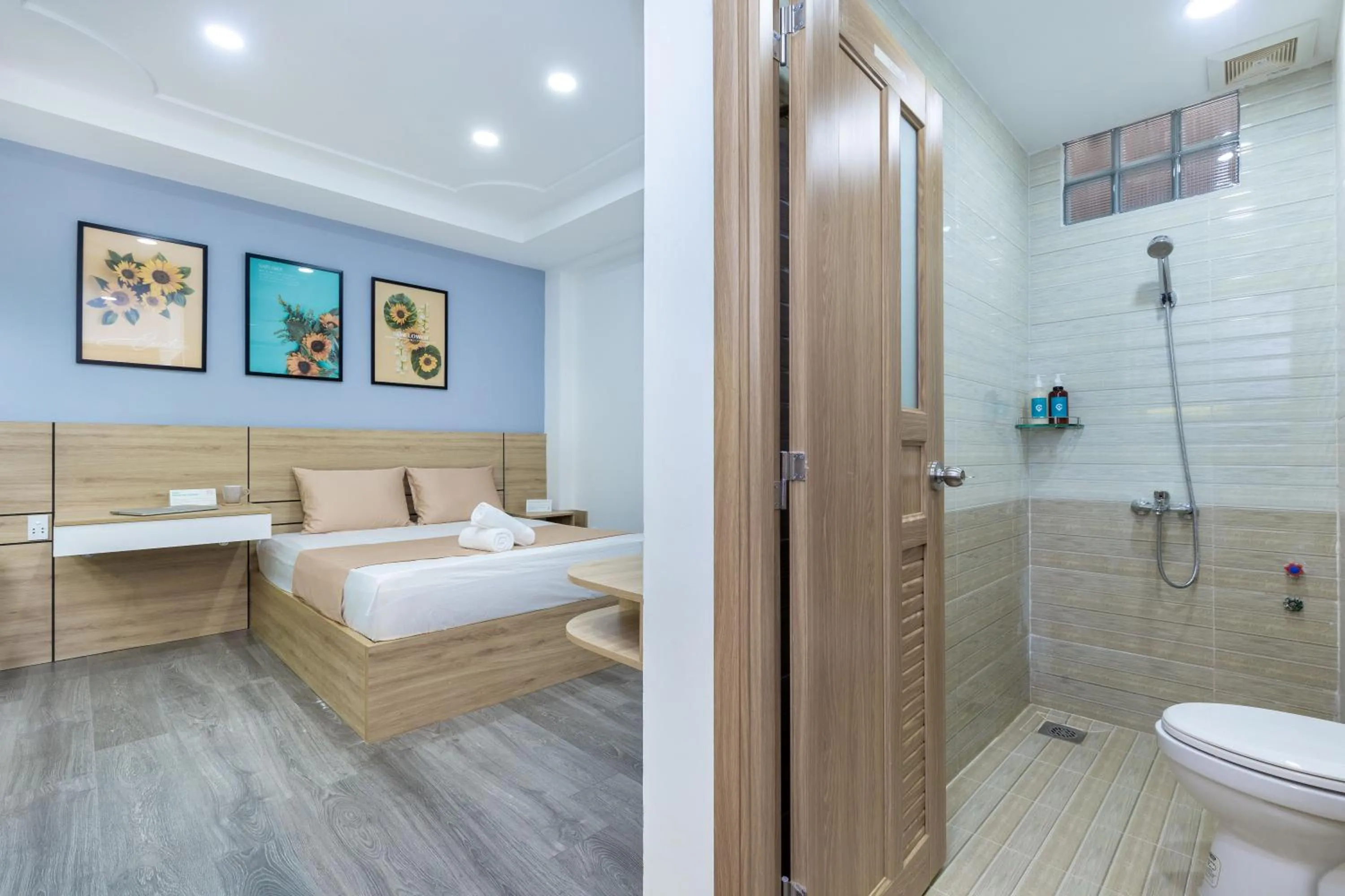 Shower, Bed in Cozrum Homes Citi Town