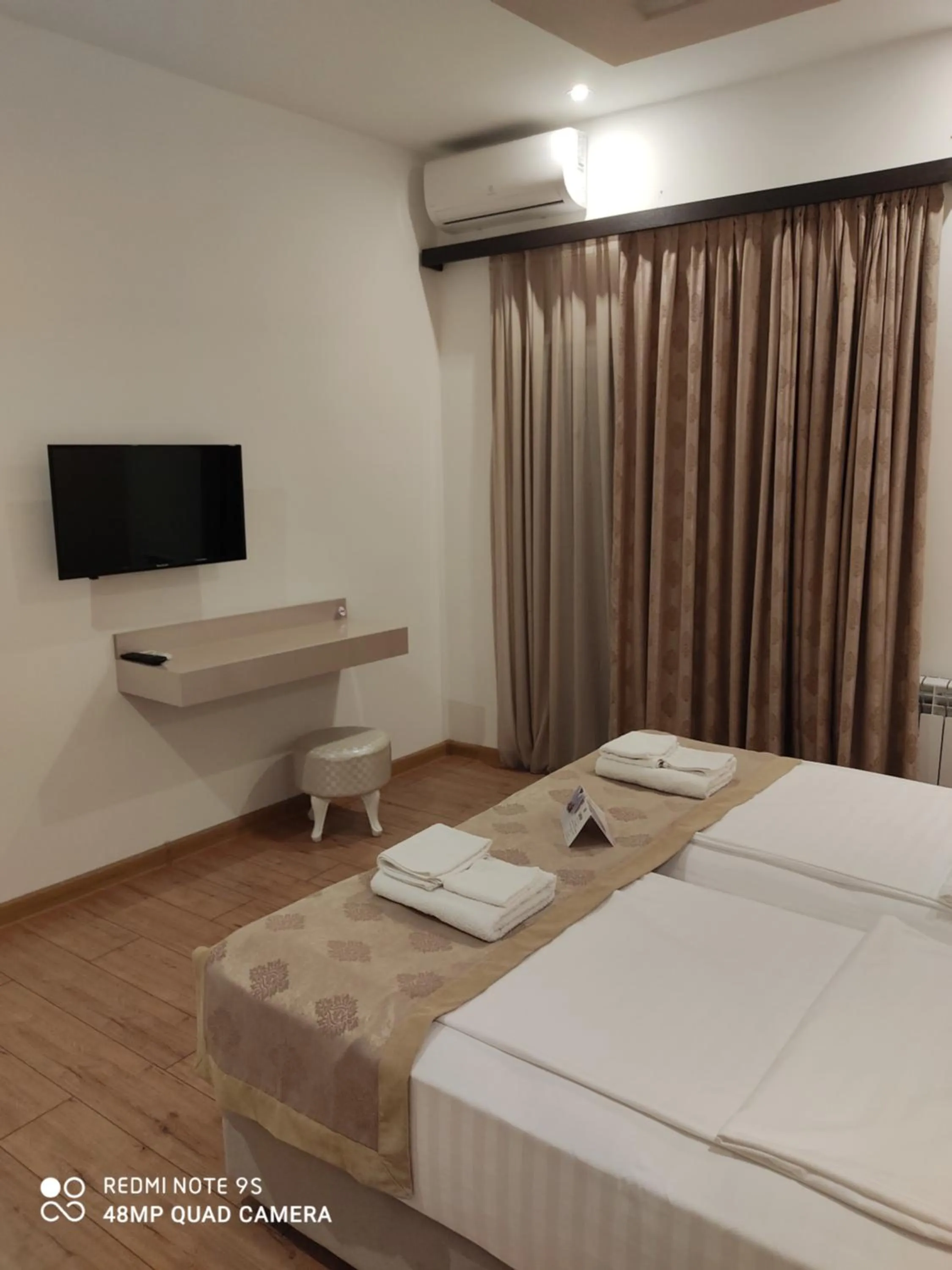 Bed in Garden Lounge Hotel