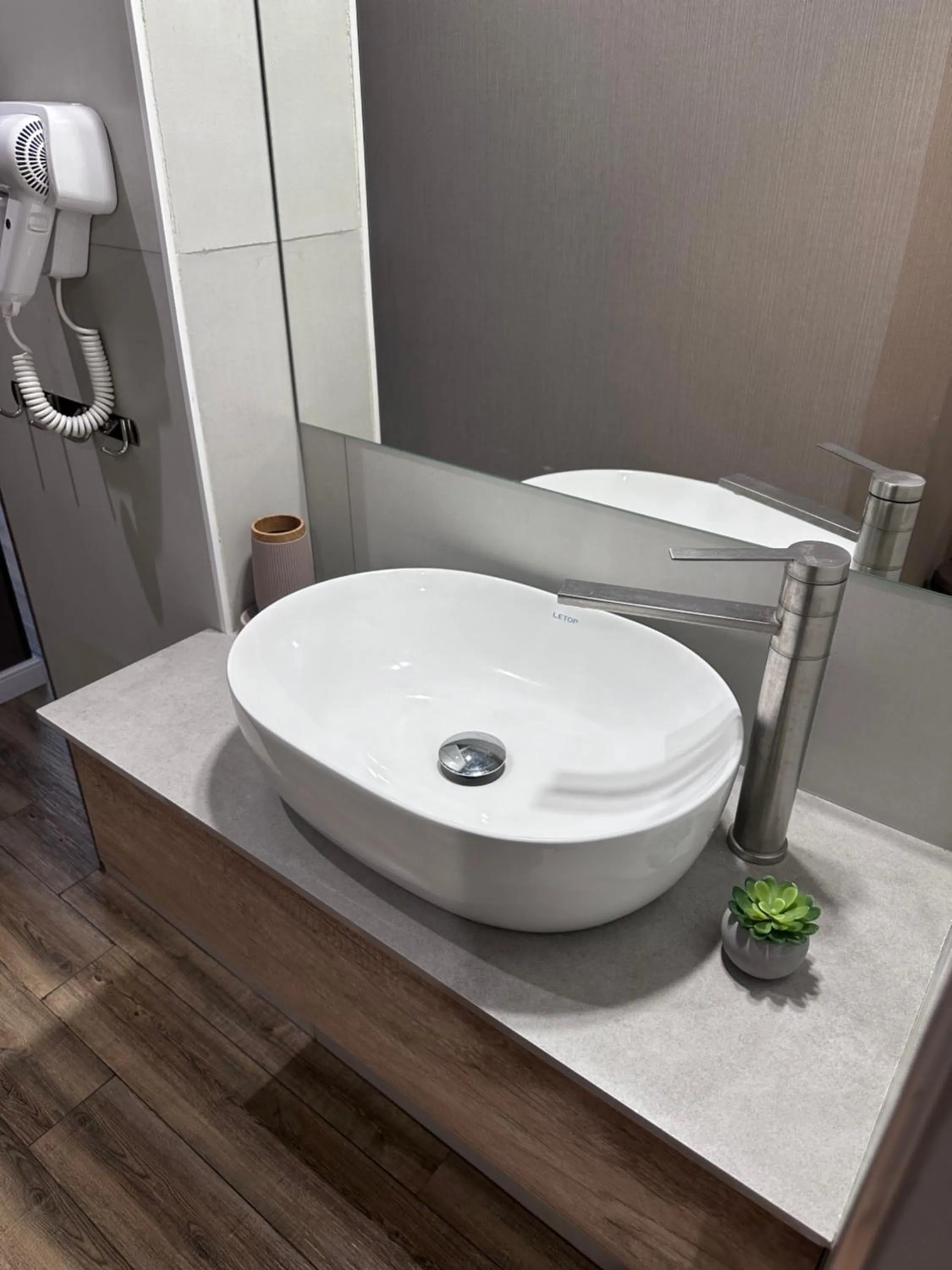 Bathroom in Garden Lounge Hotel