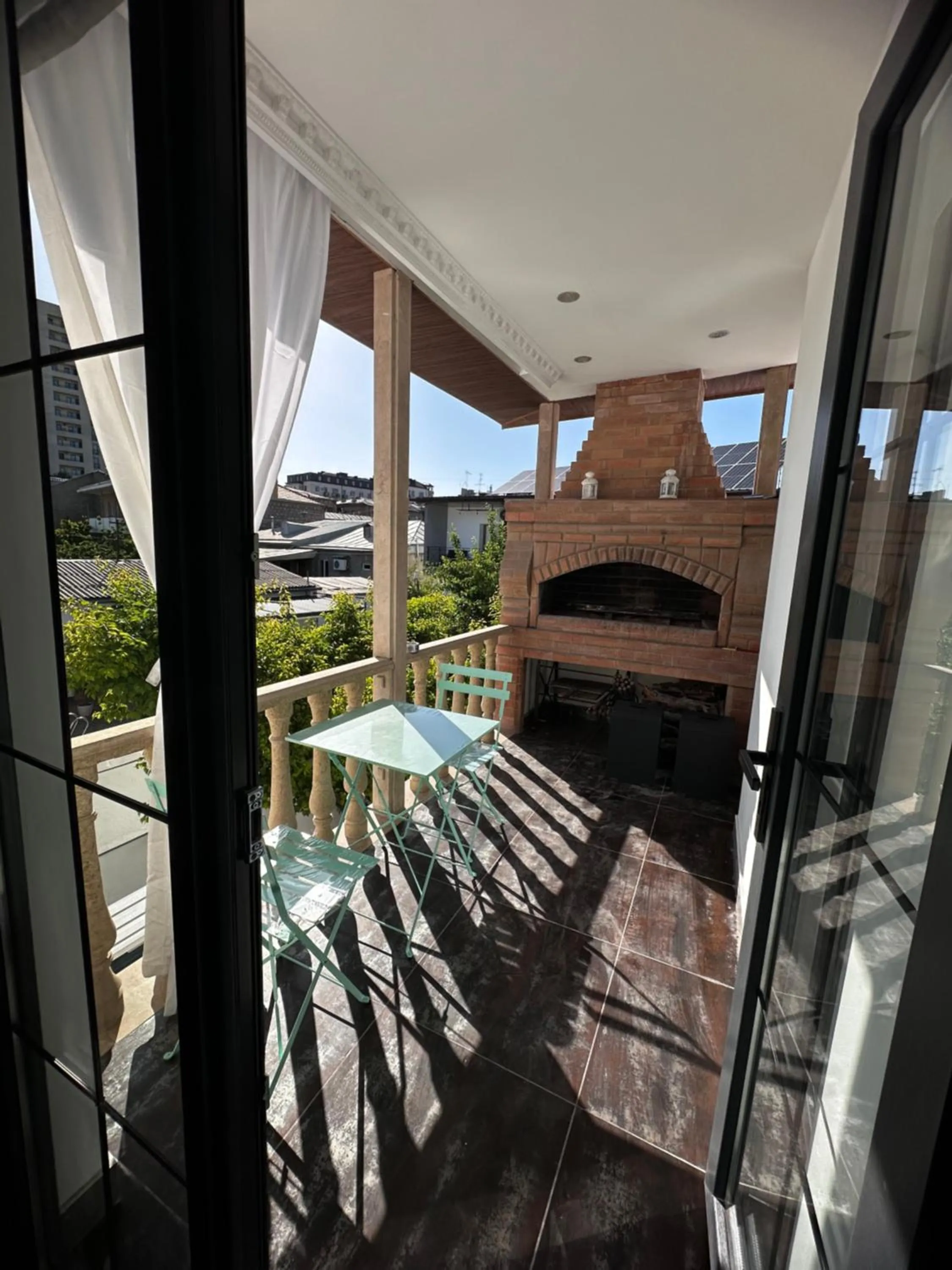 BBQ facilities in Garden Lounge Hotel