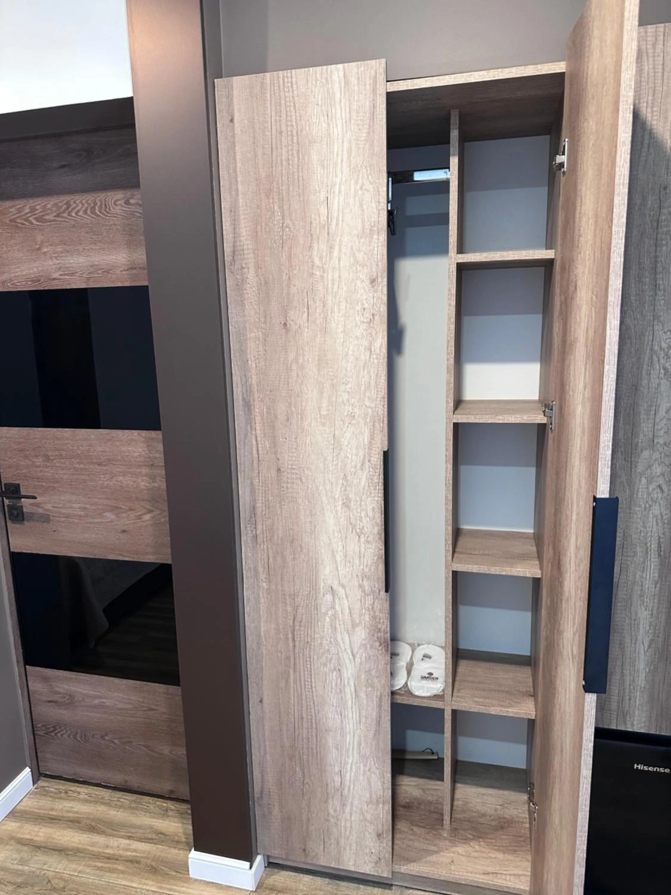 wardrobe in Garden Lounge Hotel