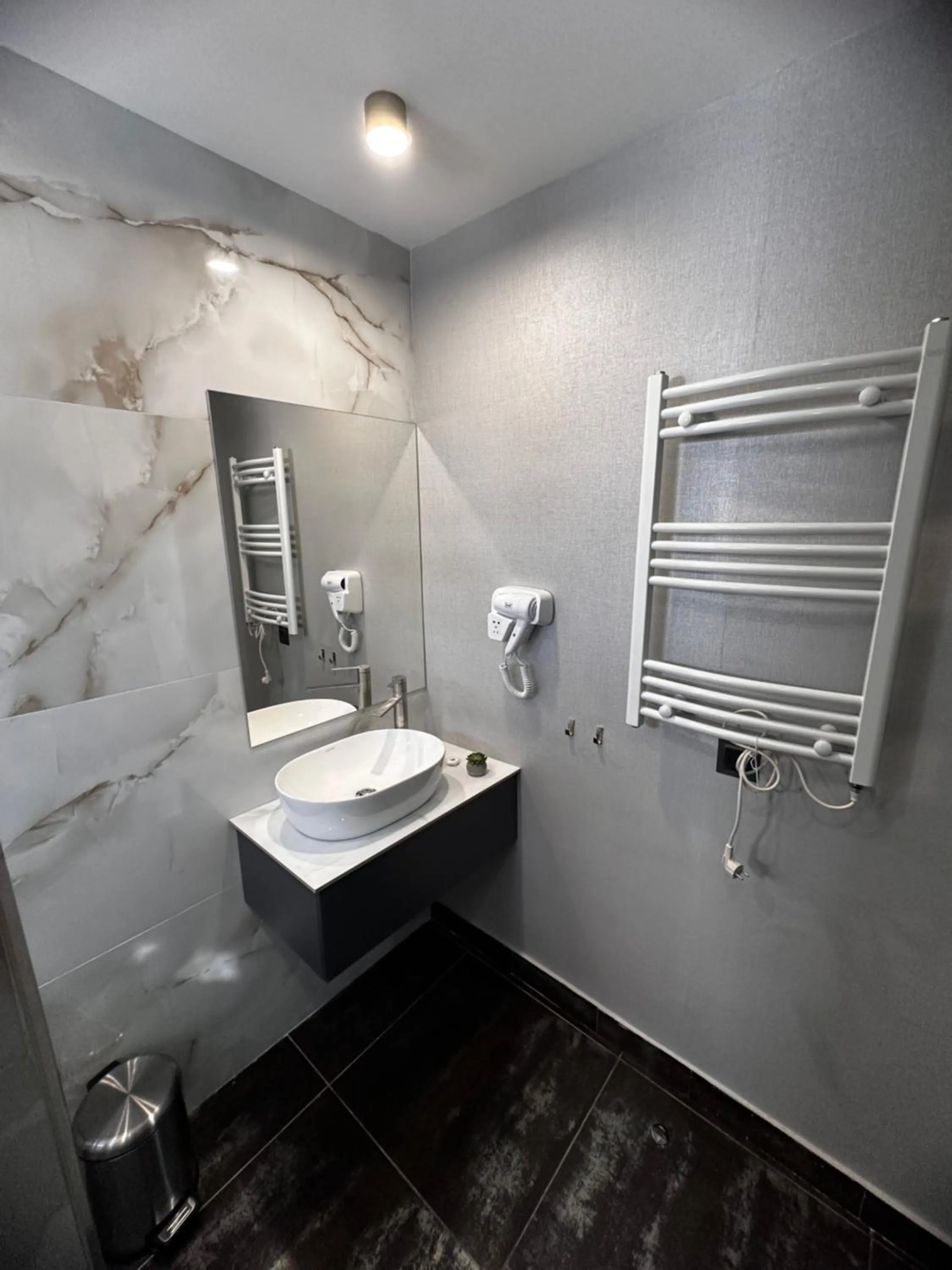 Bathroom in Garden Lounge Hotel