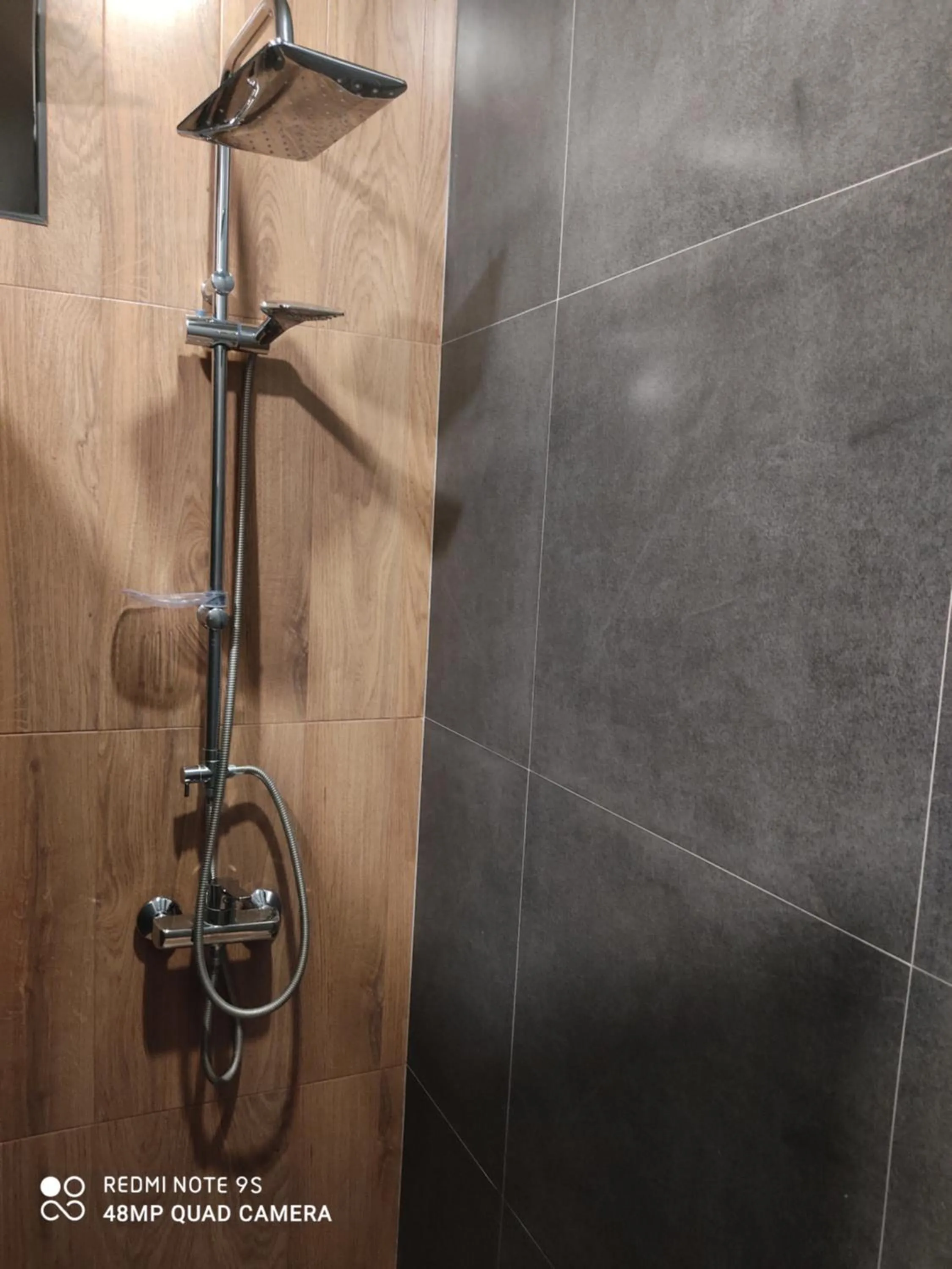 Shower in Garden Lounge Hotel