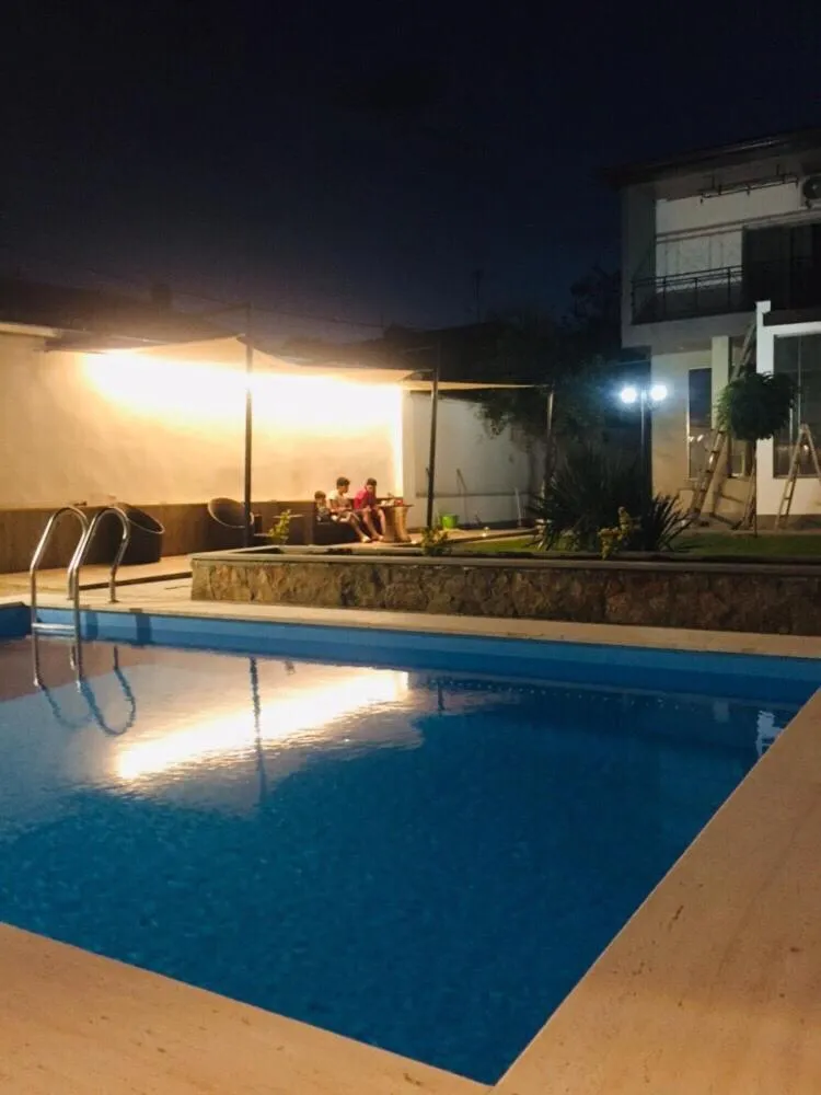 Night in Garden Lounge Hotel