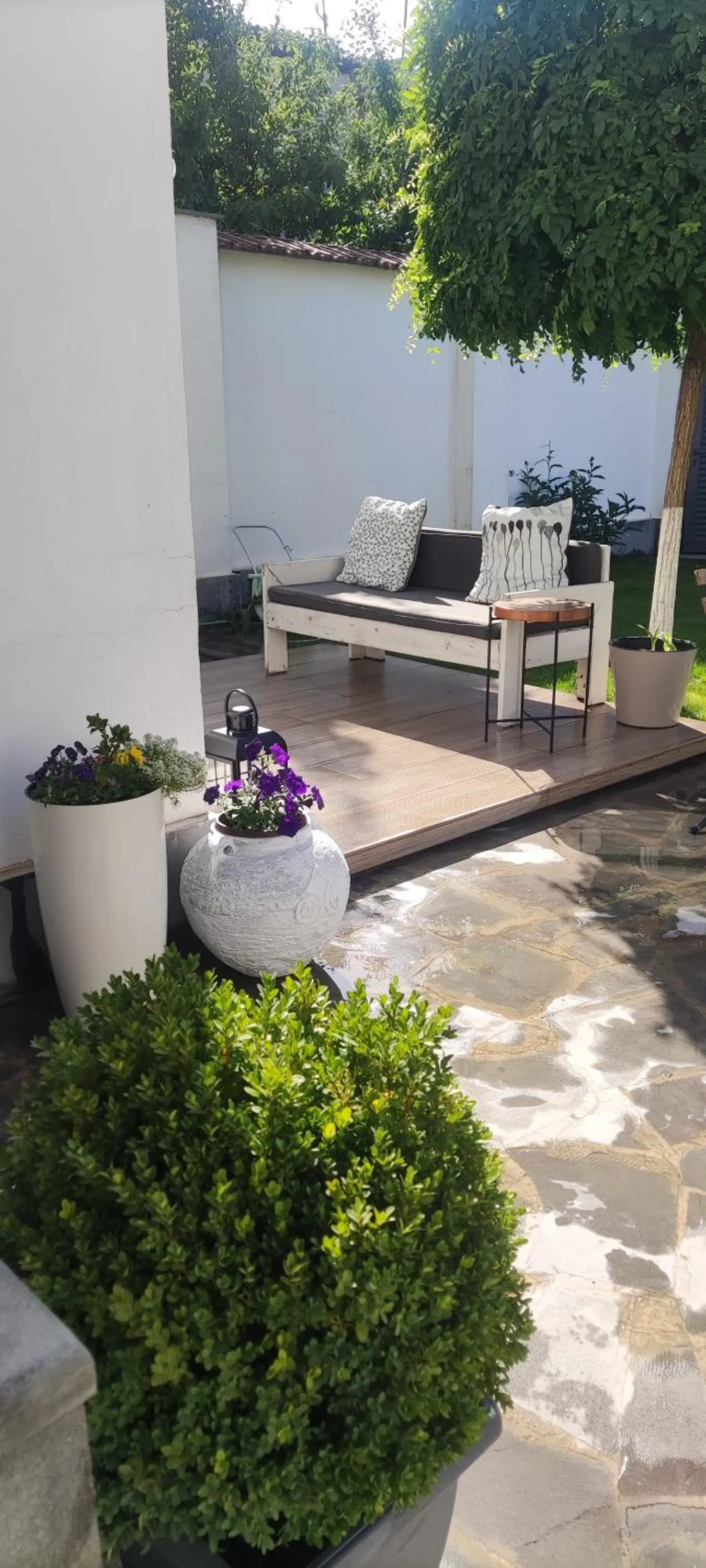 Patio in Garden Lounge Hotel