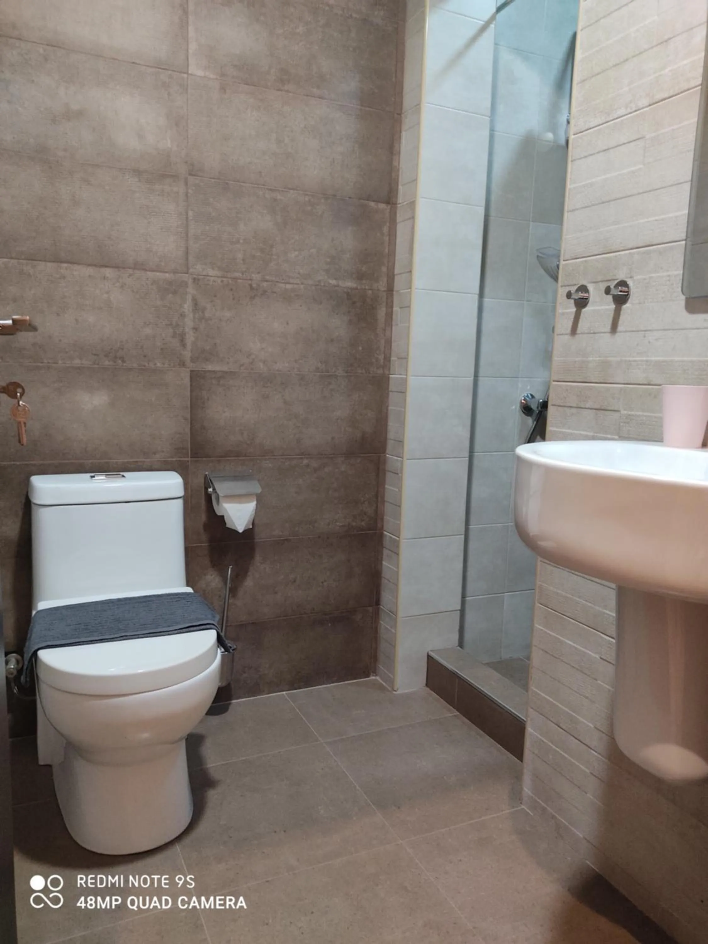 Toilet in Garden Lounge Hotel