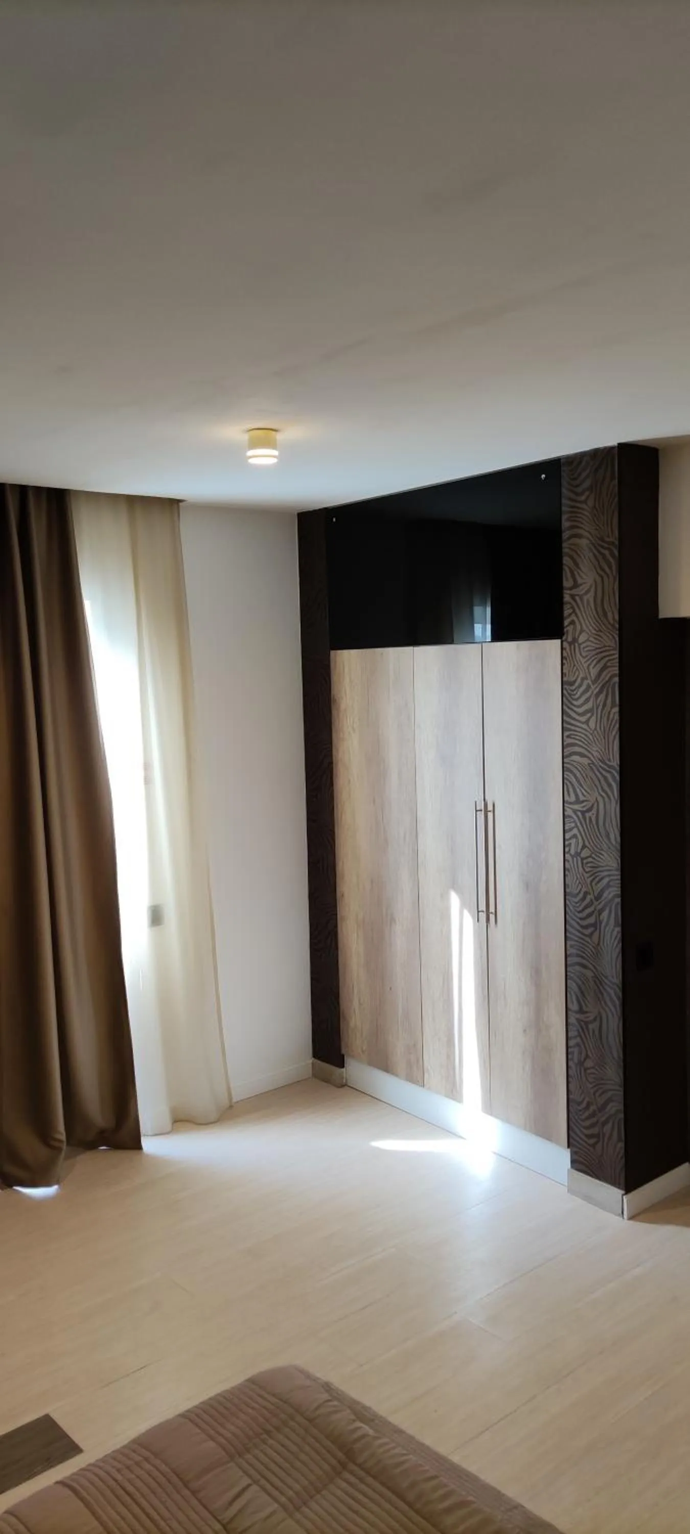 wardrobe in Garden Lounge Hotel