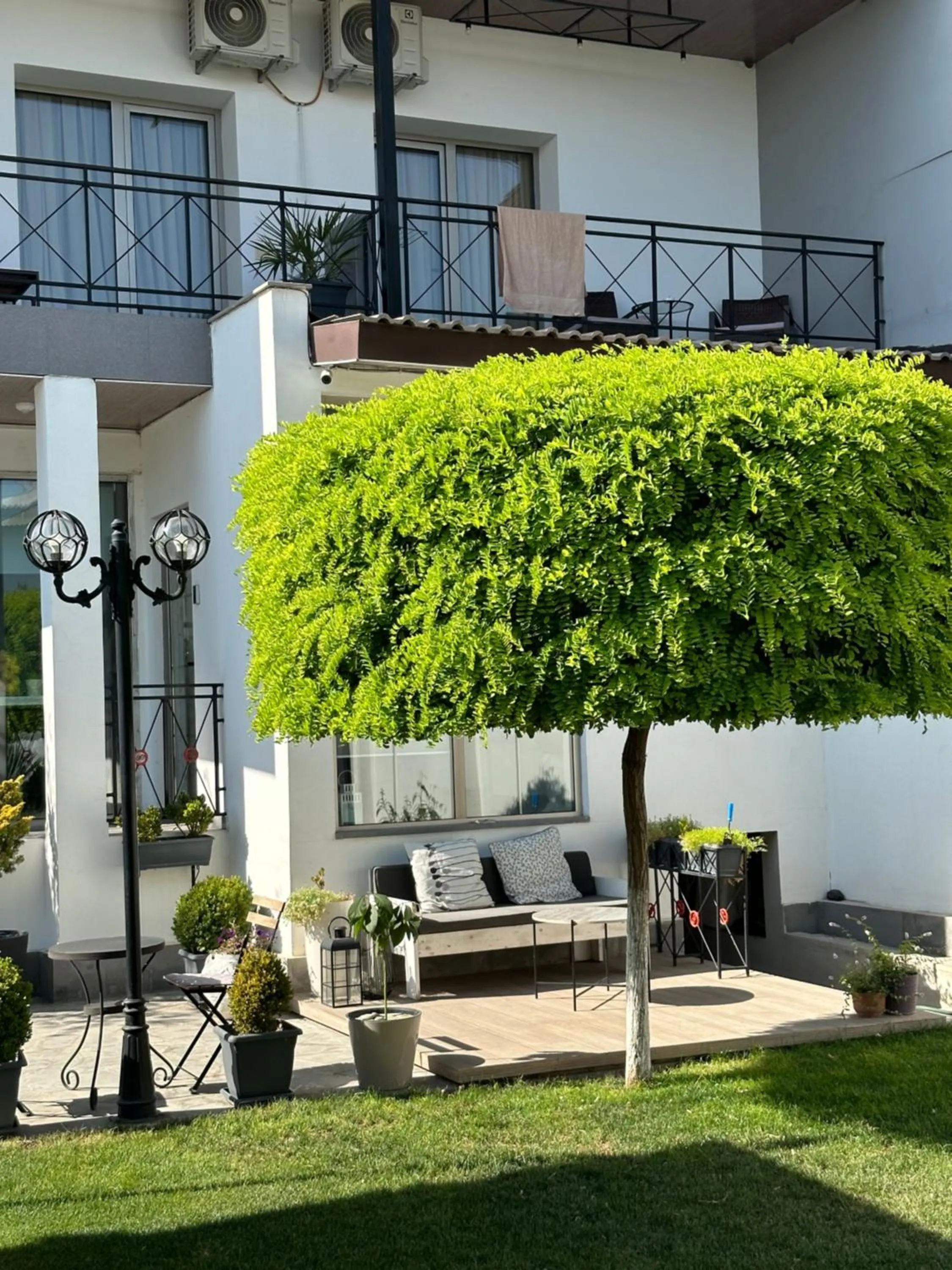 Spring in Garden Lounge Hotel