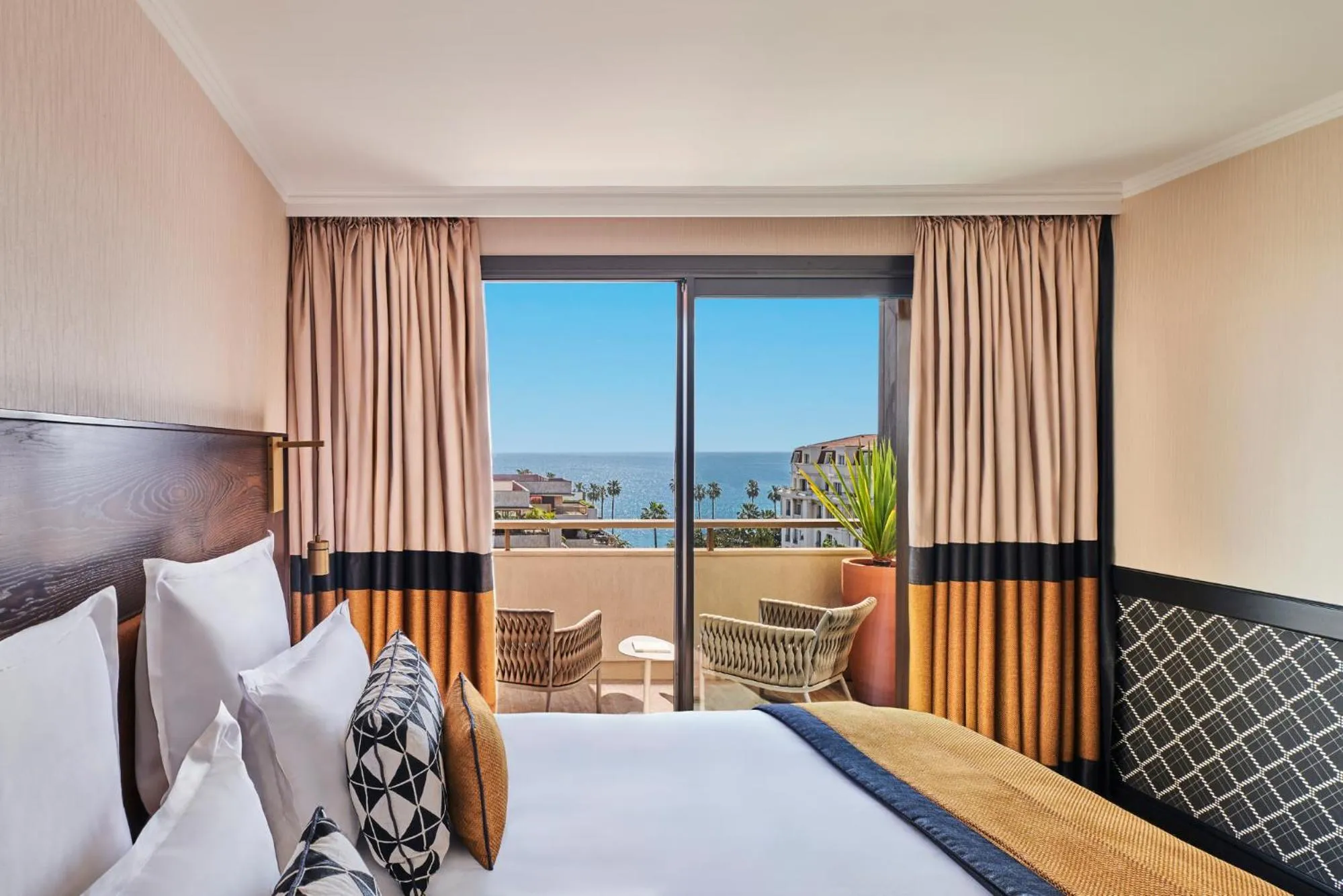 Bedroom, Bed in Hôtel Barrière Le Gray d'Albion