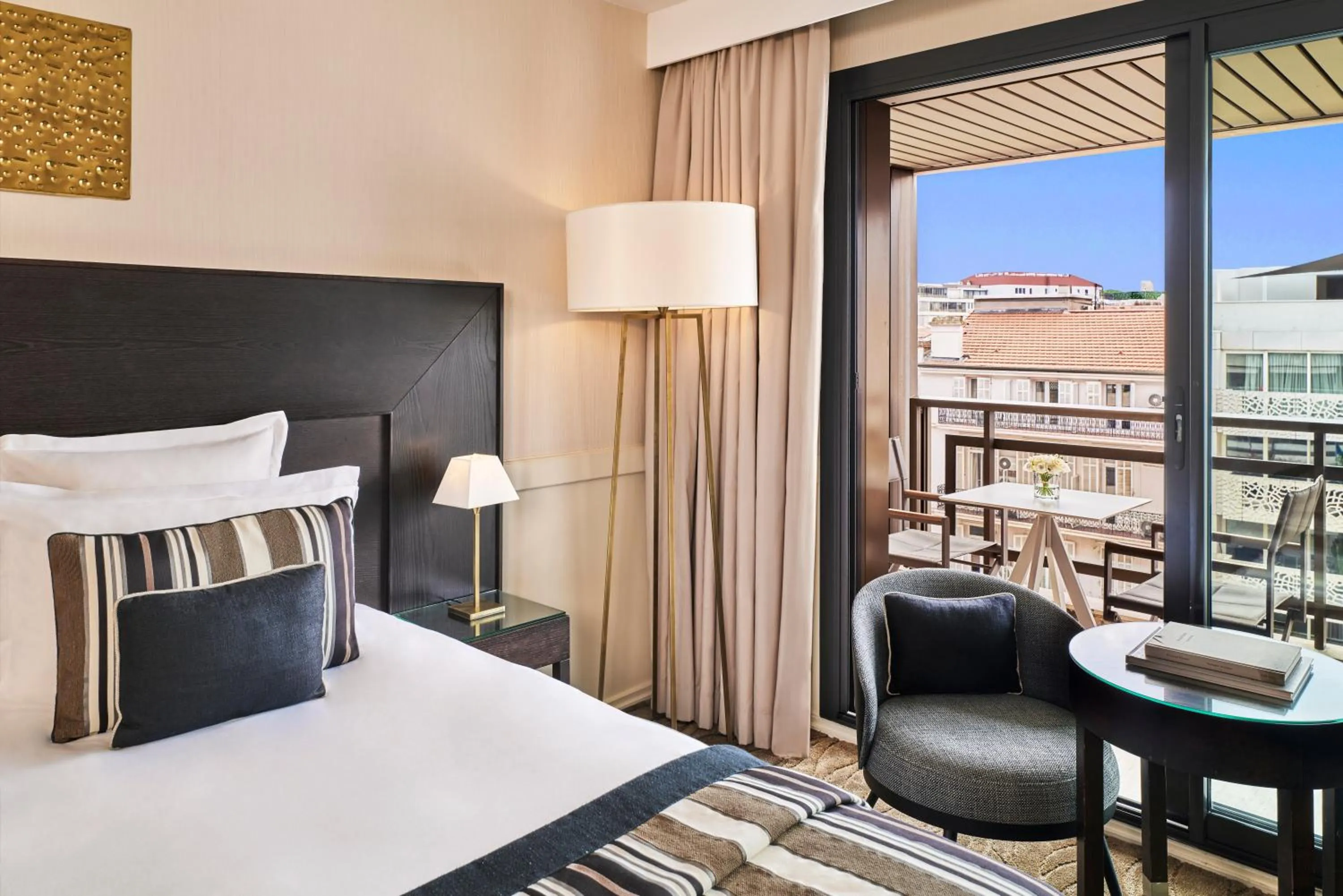 Patio, Bed in Hôtel Barrière Le Gray d'Albion