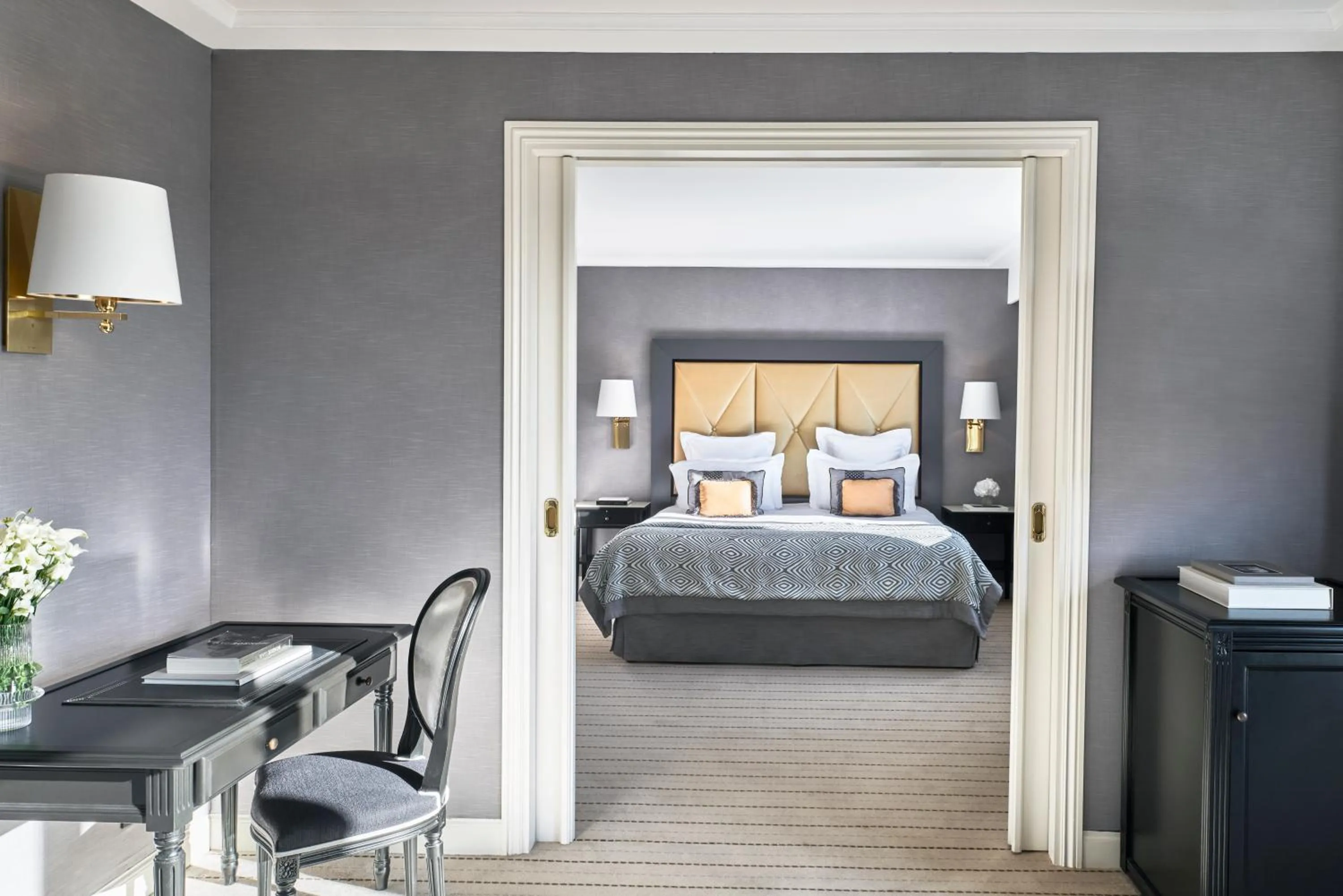 Bedroom, Bed in Hôtel Barrière Le Majestic Cannes