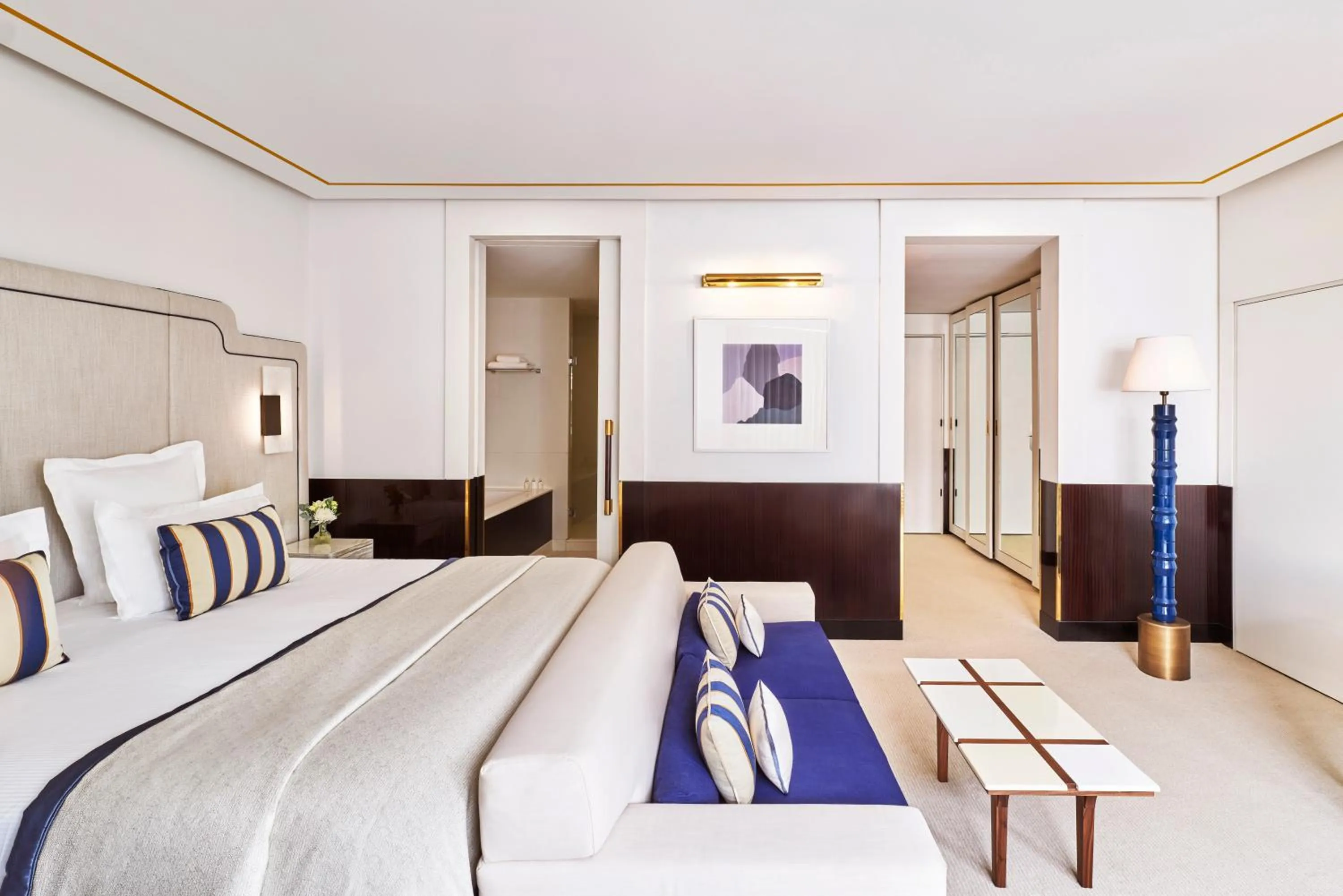 Bedroom, Bed in Hôtel Barrière Le Majestic Cannes