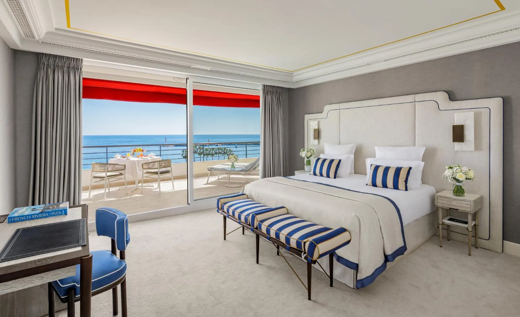 Bedroom, Bed in Hôtel Barrière Le Majestic Cannes